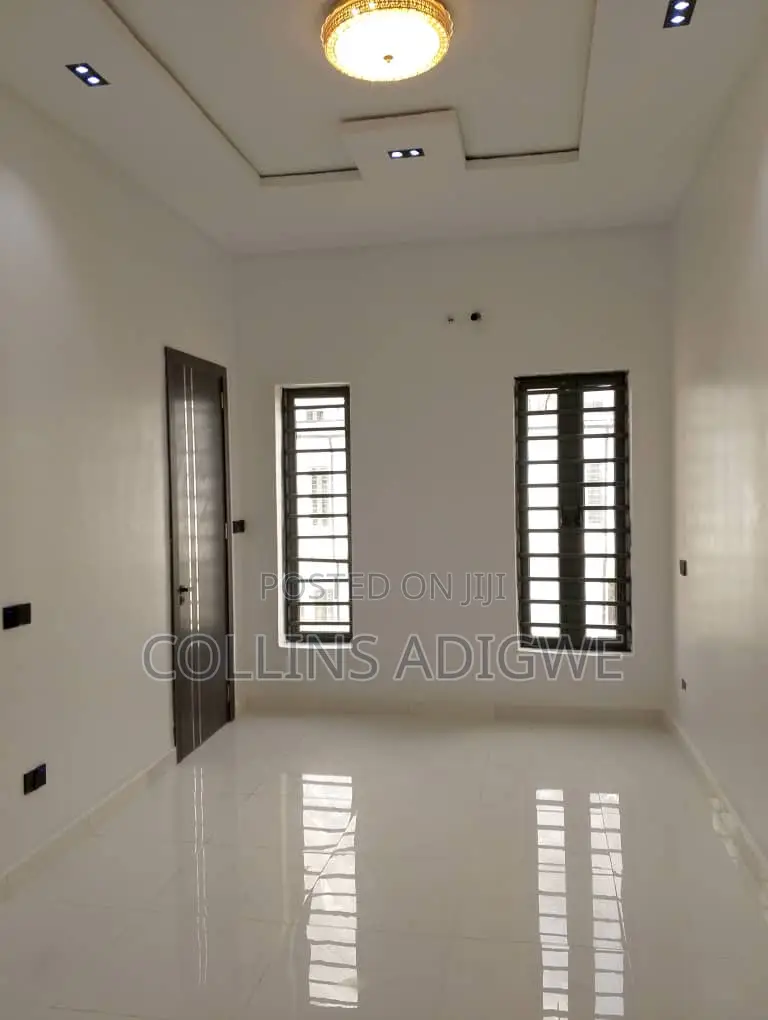 5bdrm Duplex in Call To Enter Estate for sale
