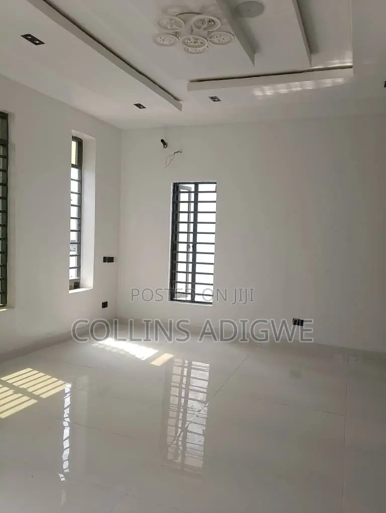 5bdrm Duplex in Call To Enter Estate for sale