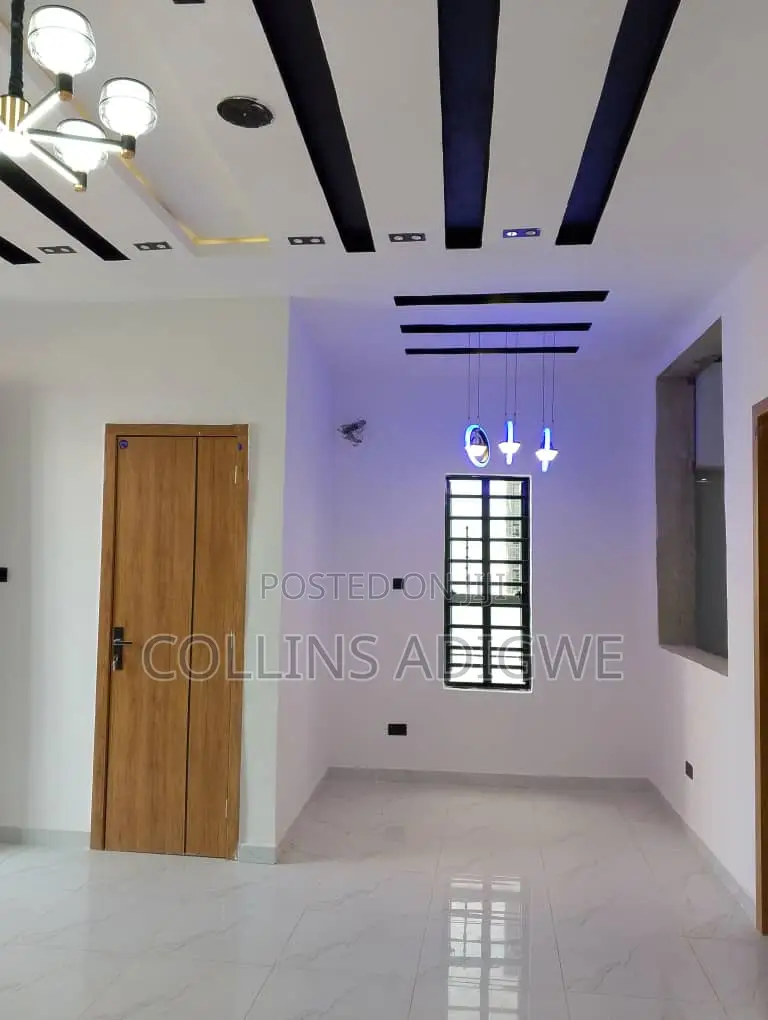 4bdrm Duplex in Code To Enter Estate for sale