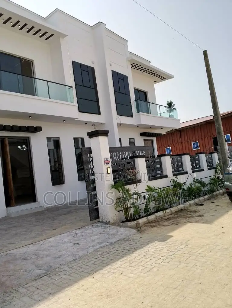 4bdrm Duplex in Code To Enter Estate for sale