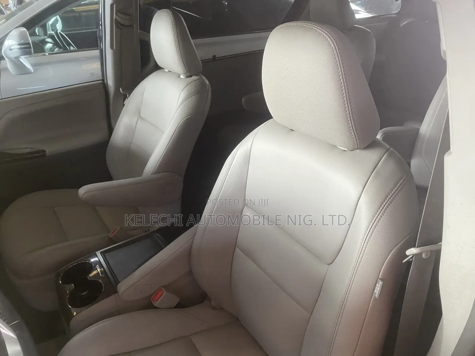 Toyota Sienna XLE AWD (3.5L 6cyl 8A) 2018 Black