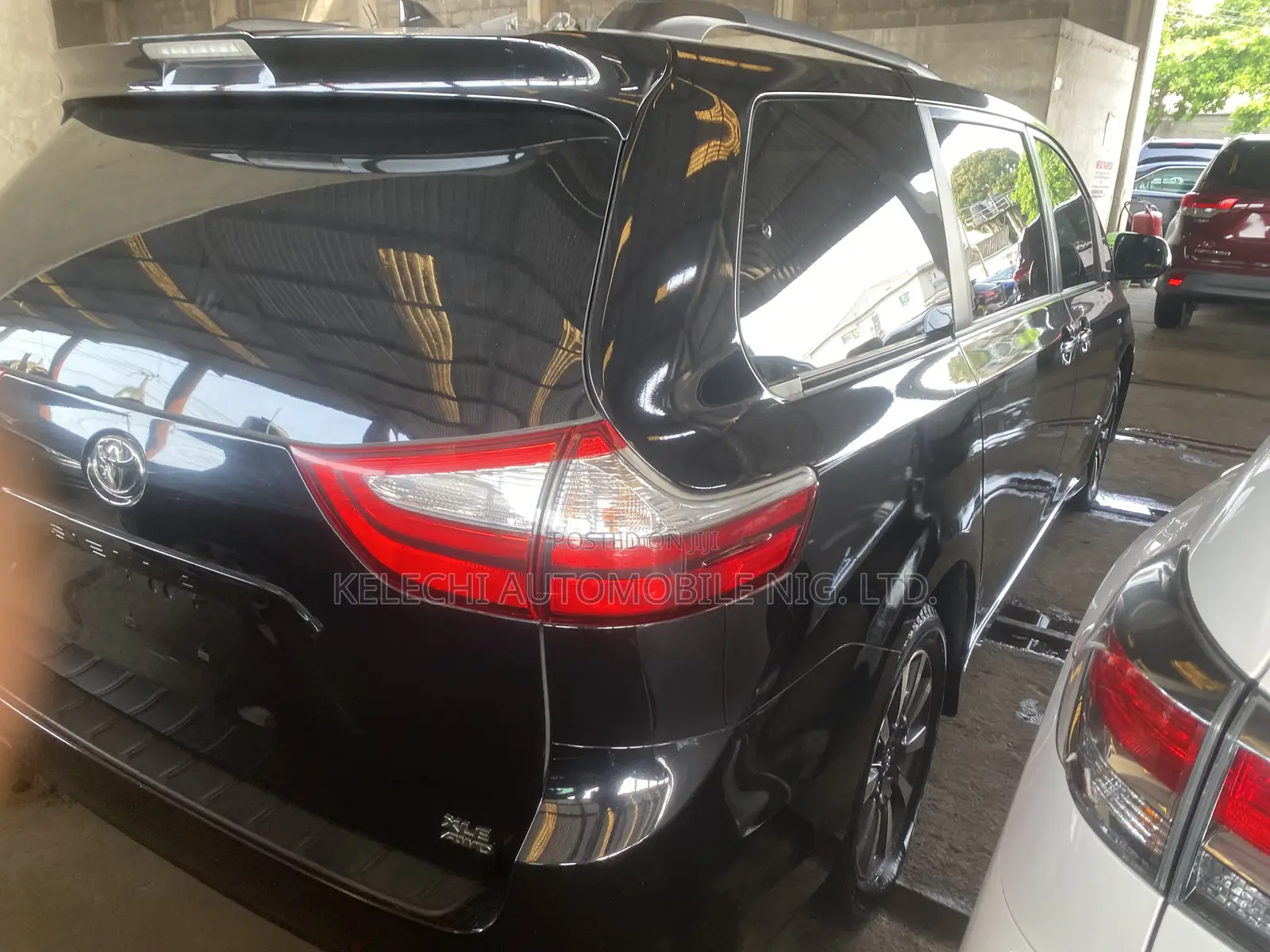 Toyota Sienna XLE AWD (3.5L 6cyl 8A) 2018 Black
