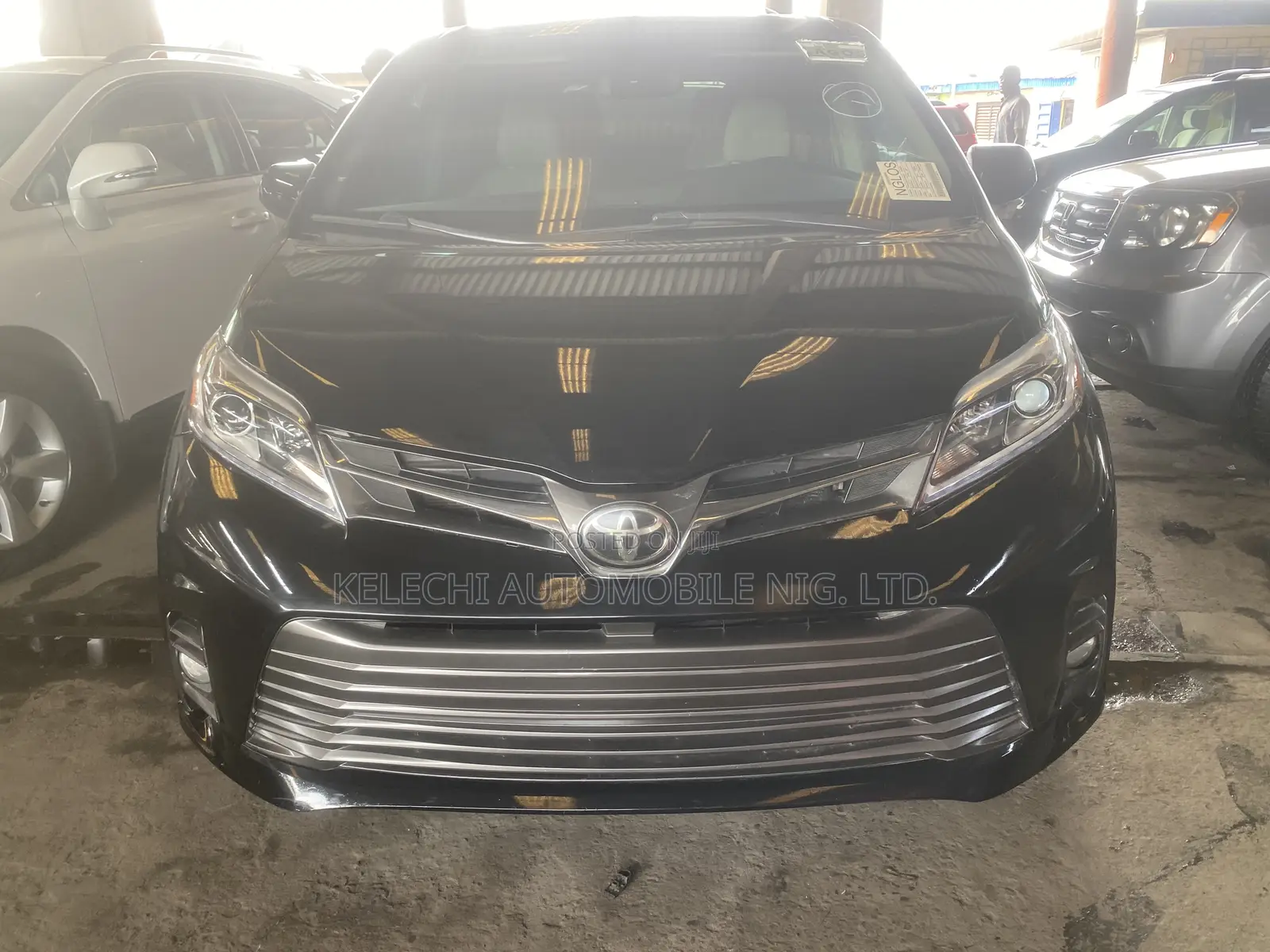 Toyota Sienna XLE AWD (3.5L 6cyl 8A) 2018 Black