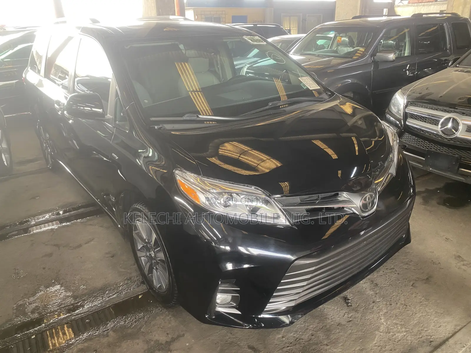 Toyota Sienna XLE AWD (3.5L 6cyl 8A) 2018 Black