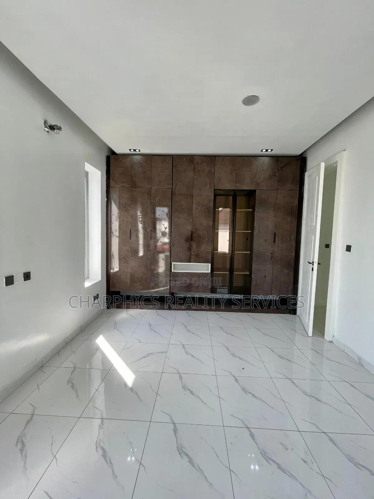 5bdrm Duplex in Lekki for sale