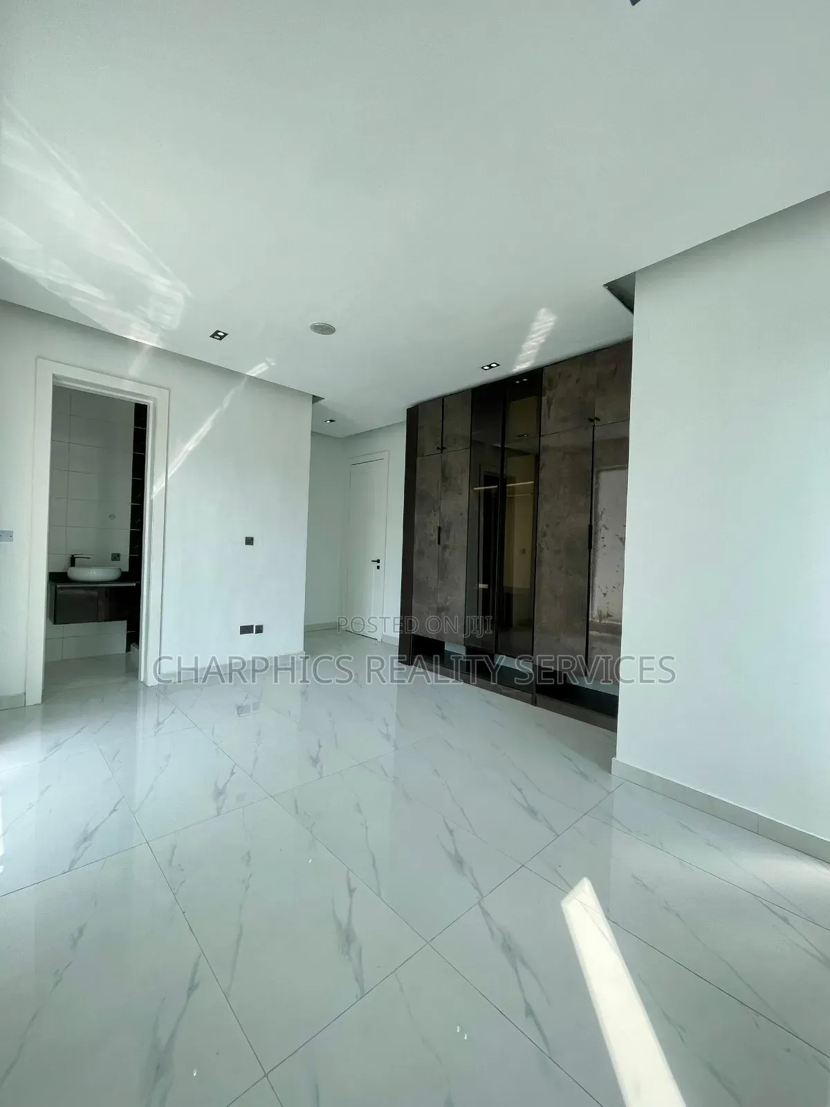 5bdrm Duplex in Lekki for sale