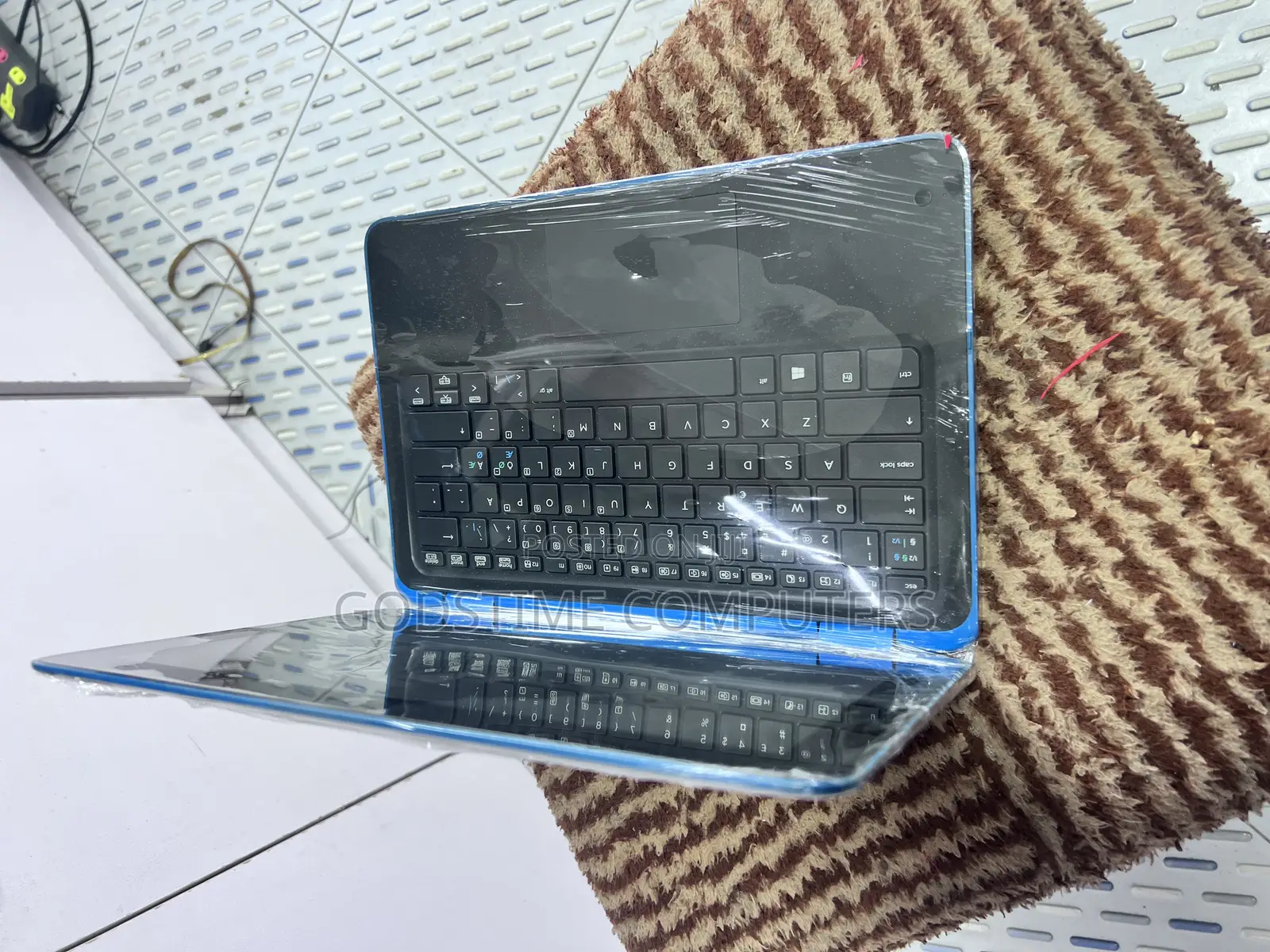 New Laptop HP 4GB Intel SSD 128GB