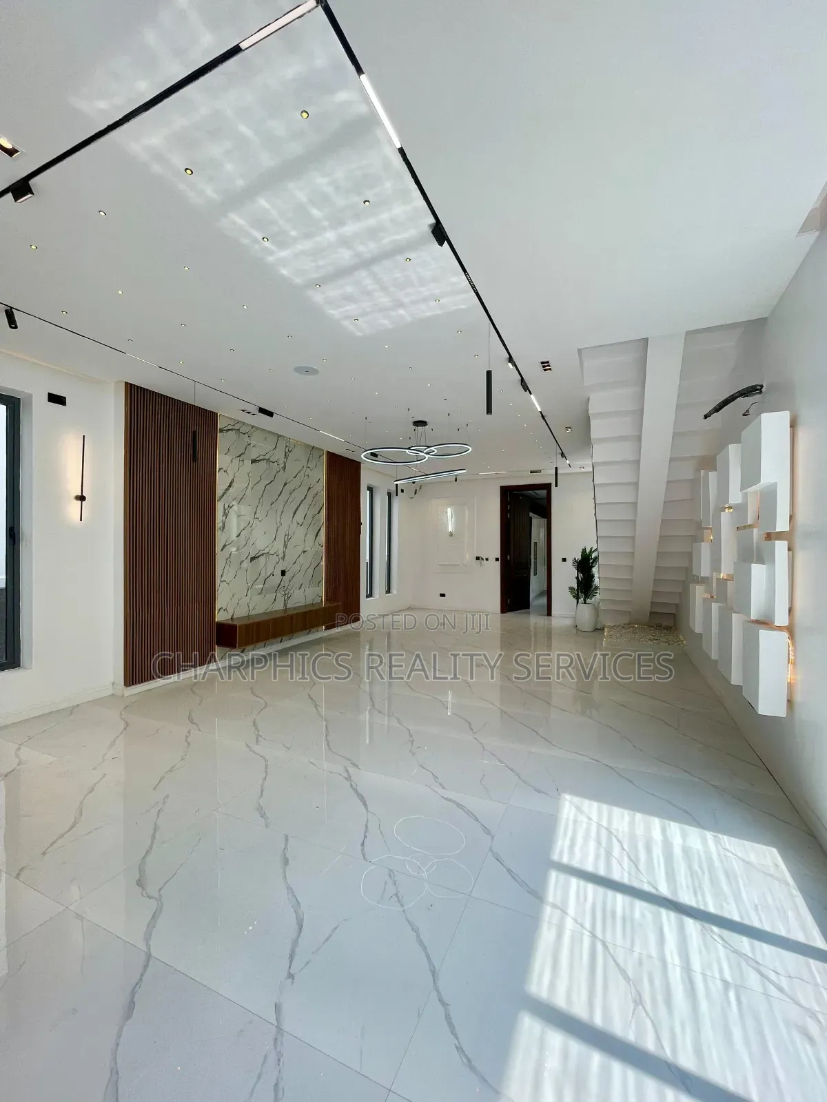 5bdrm Duplex in Ikota for sale