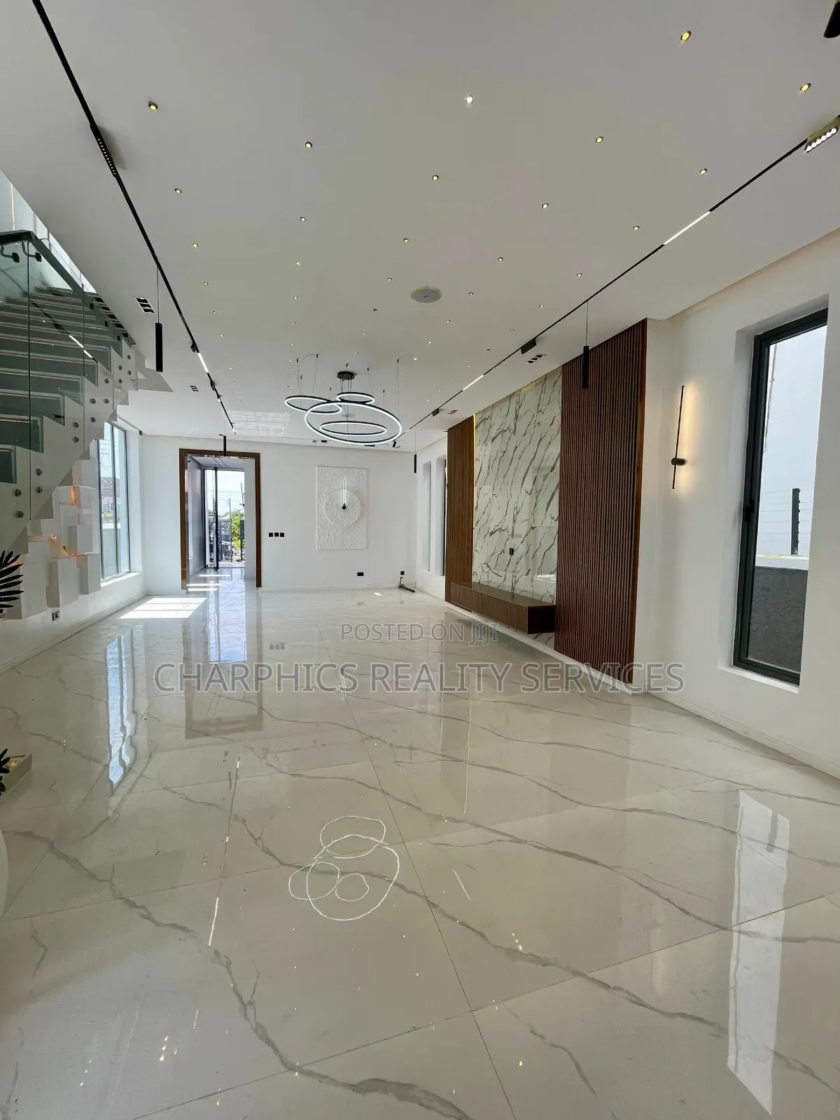 5bdrm Duplex in Ikota for sale