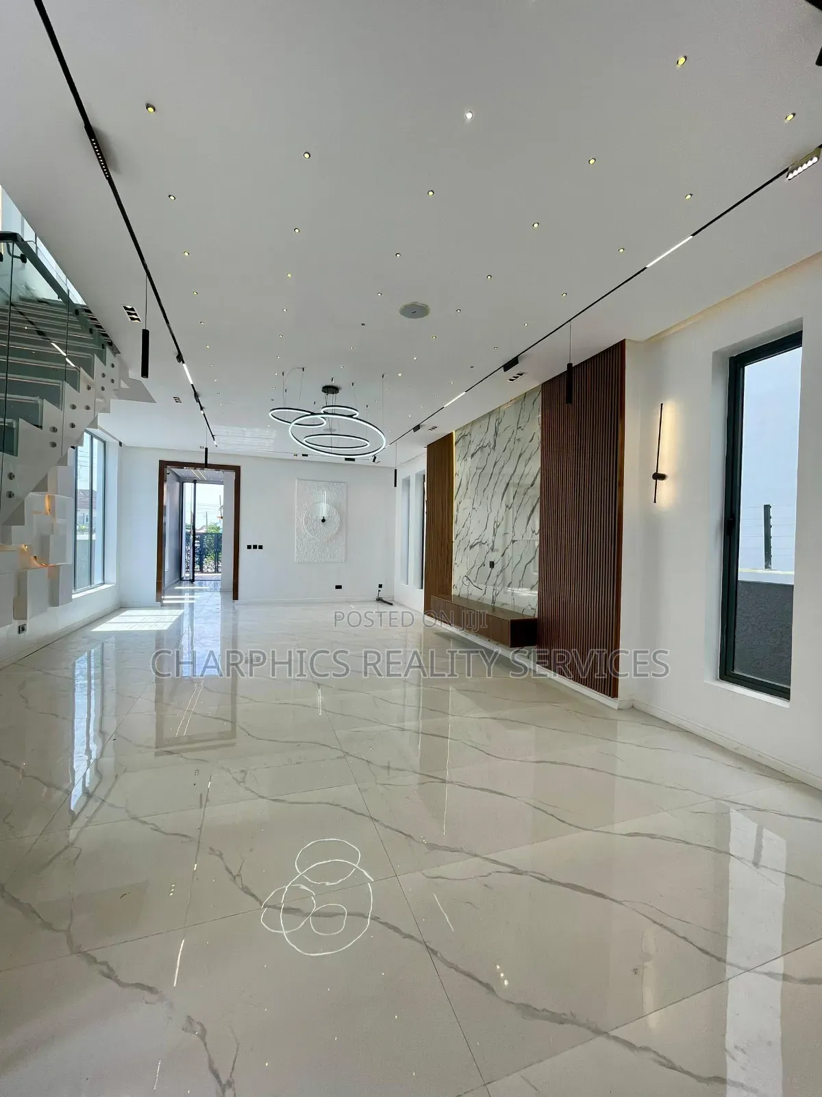 5bdrm Duplex in Ikota for sale