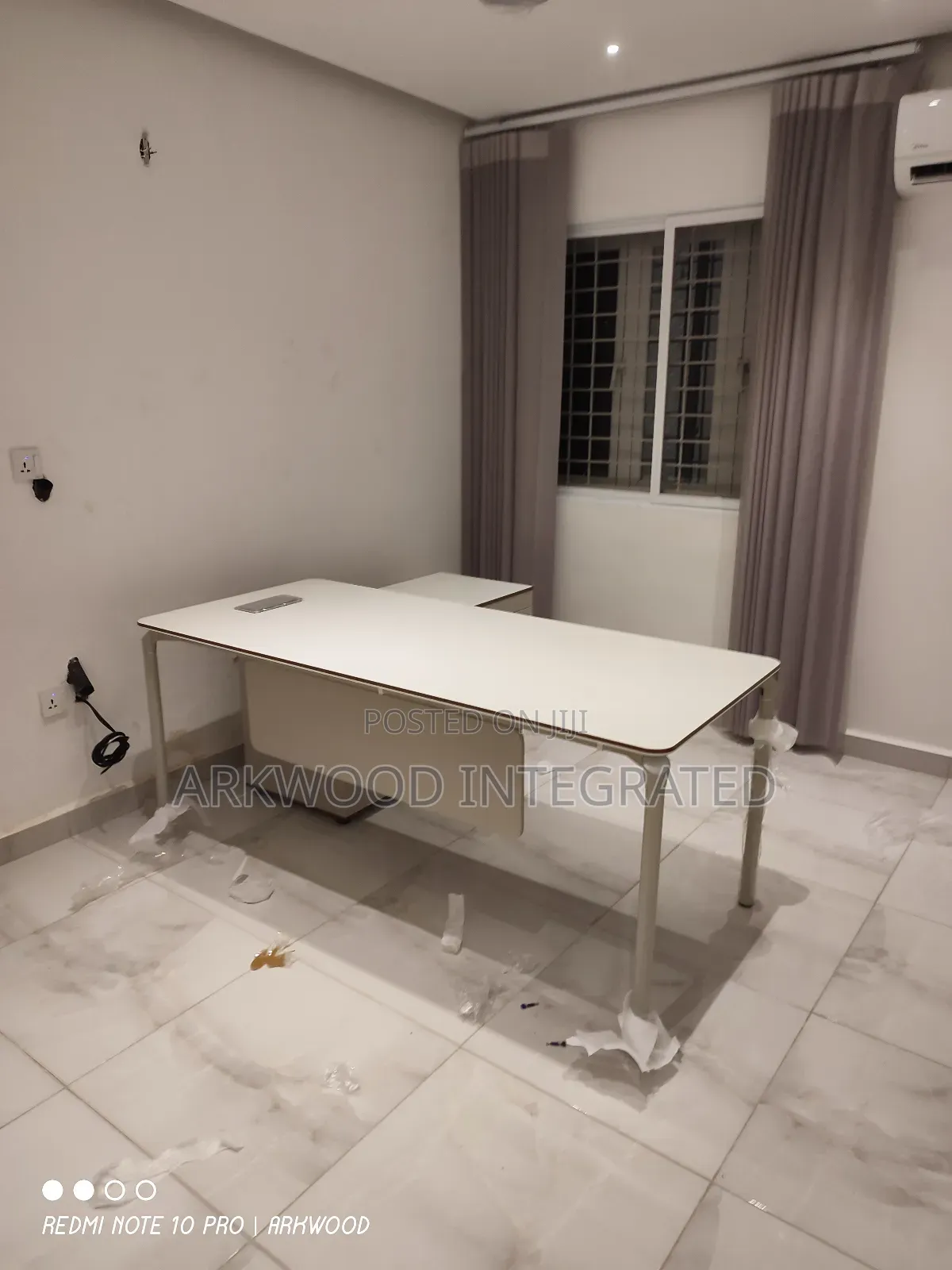 Mordern L-shape Office Table With Coded Lock
