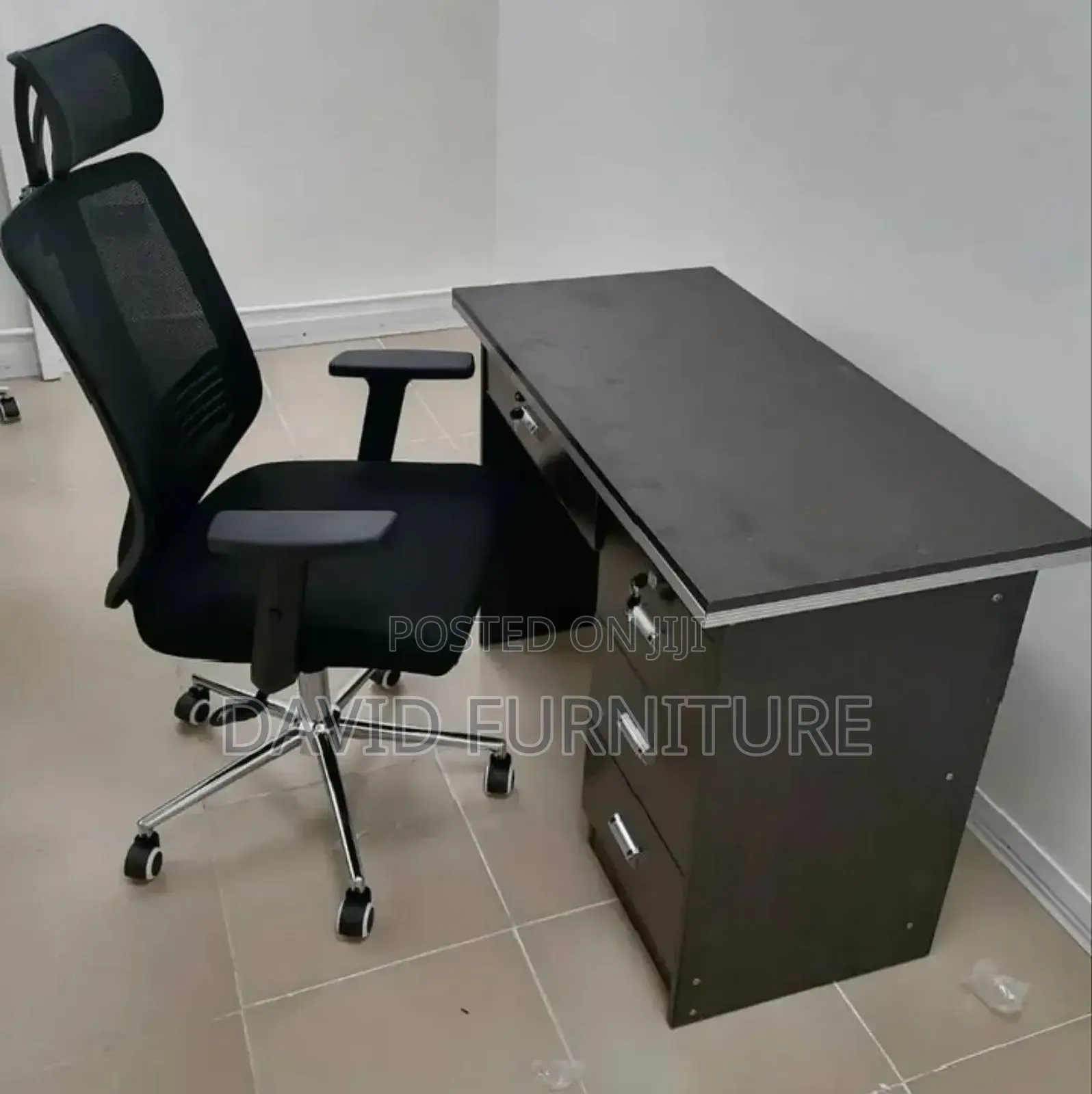 Office Chair With Table