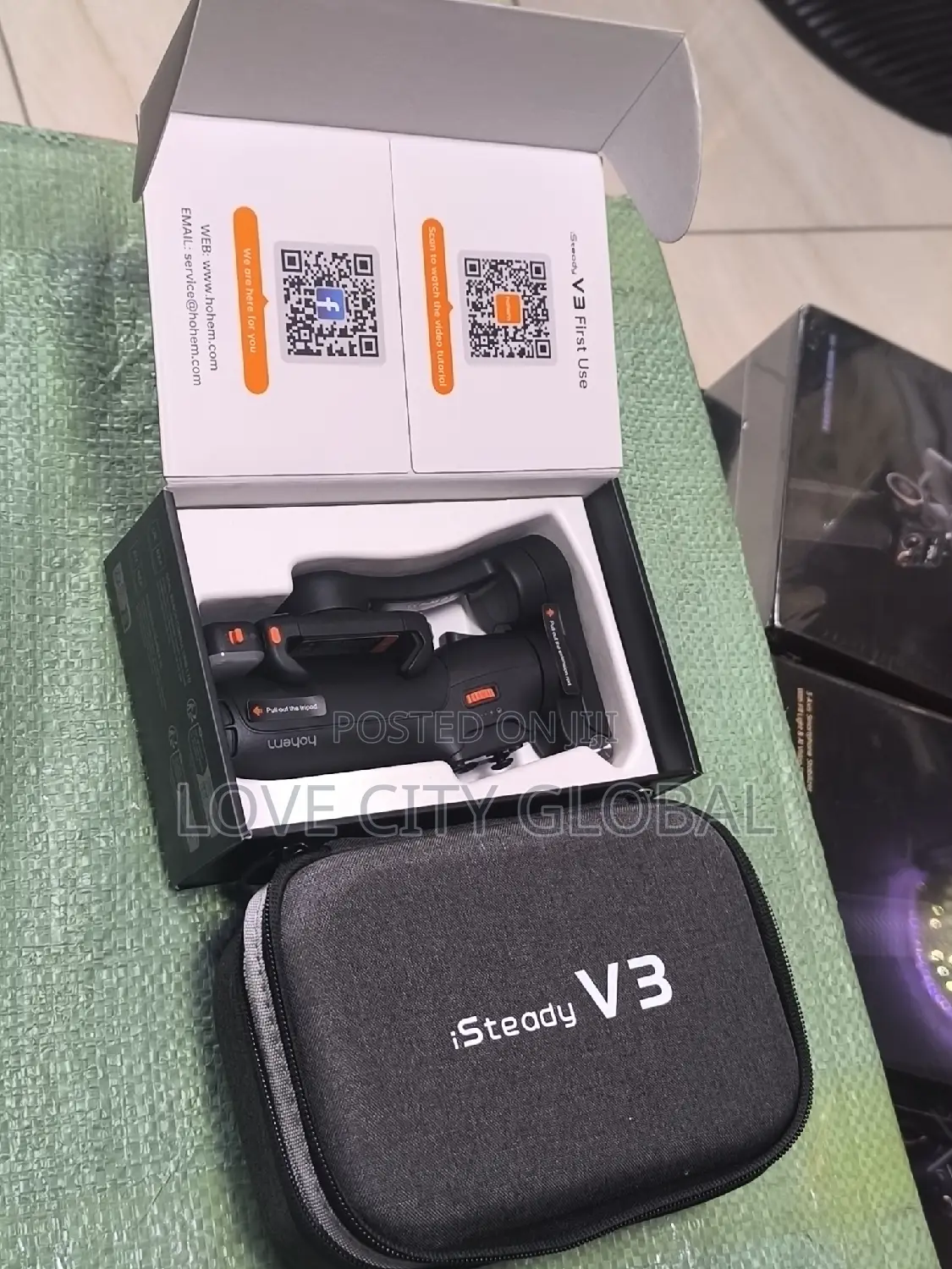 Hohem V3 Smart AI Face Track 3-Axis Gimbal, Light,Tripod Bag