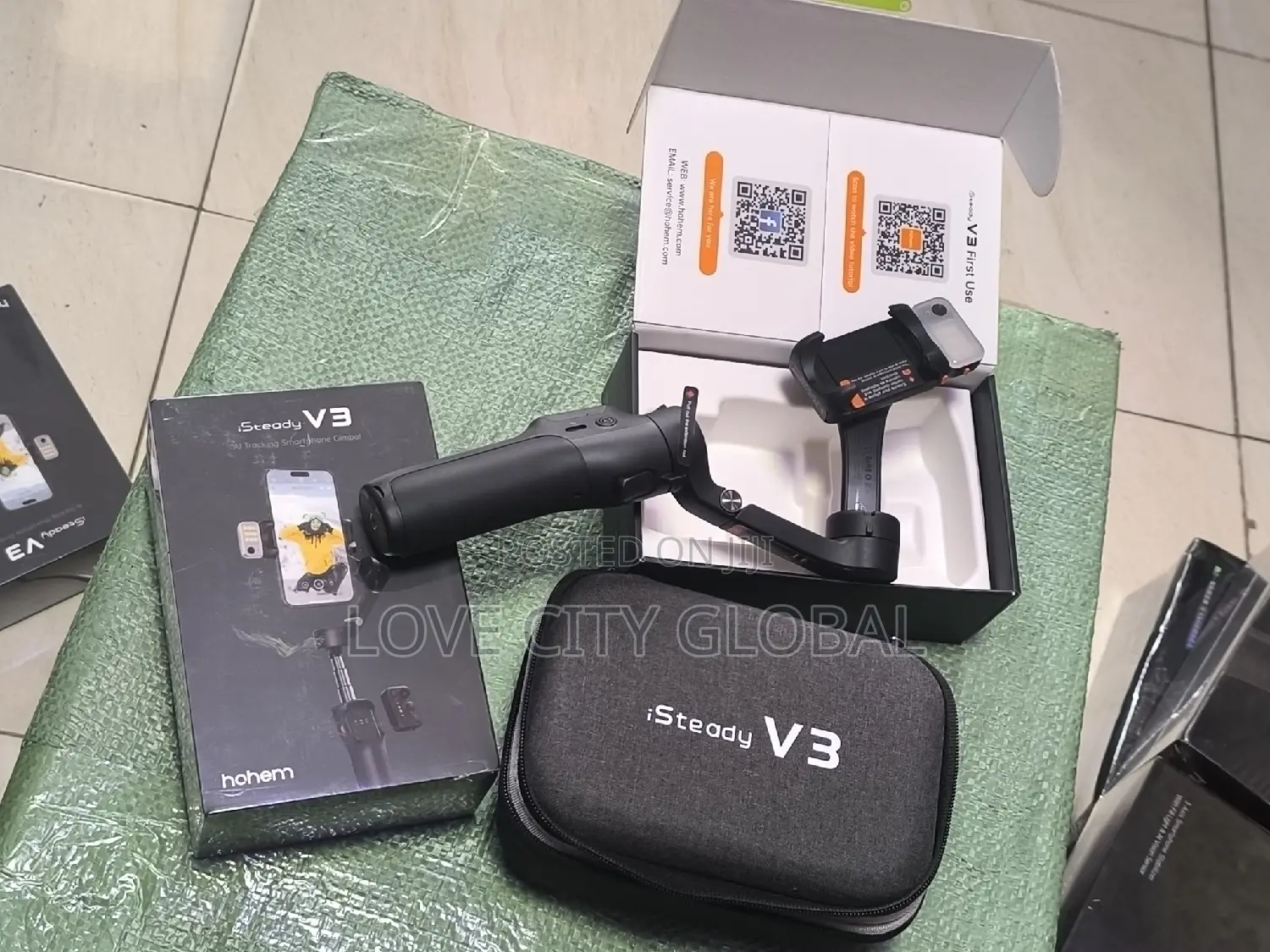 Hohem V3 Smart AI Face Track 3-Axis Gimbal, Light,Tripod Bag
