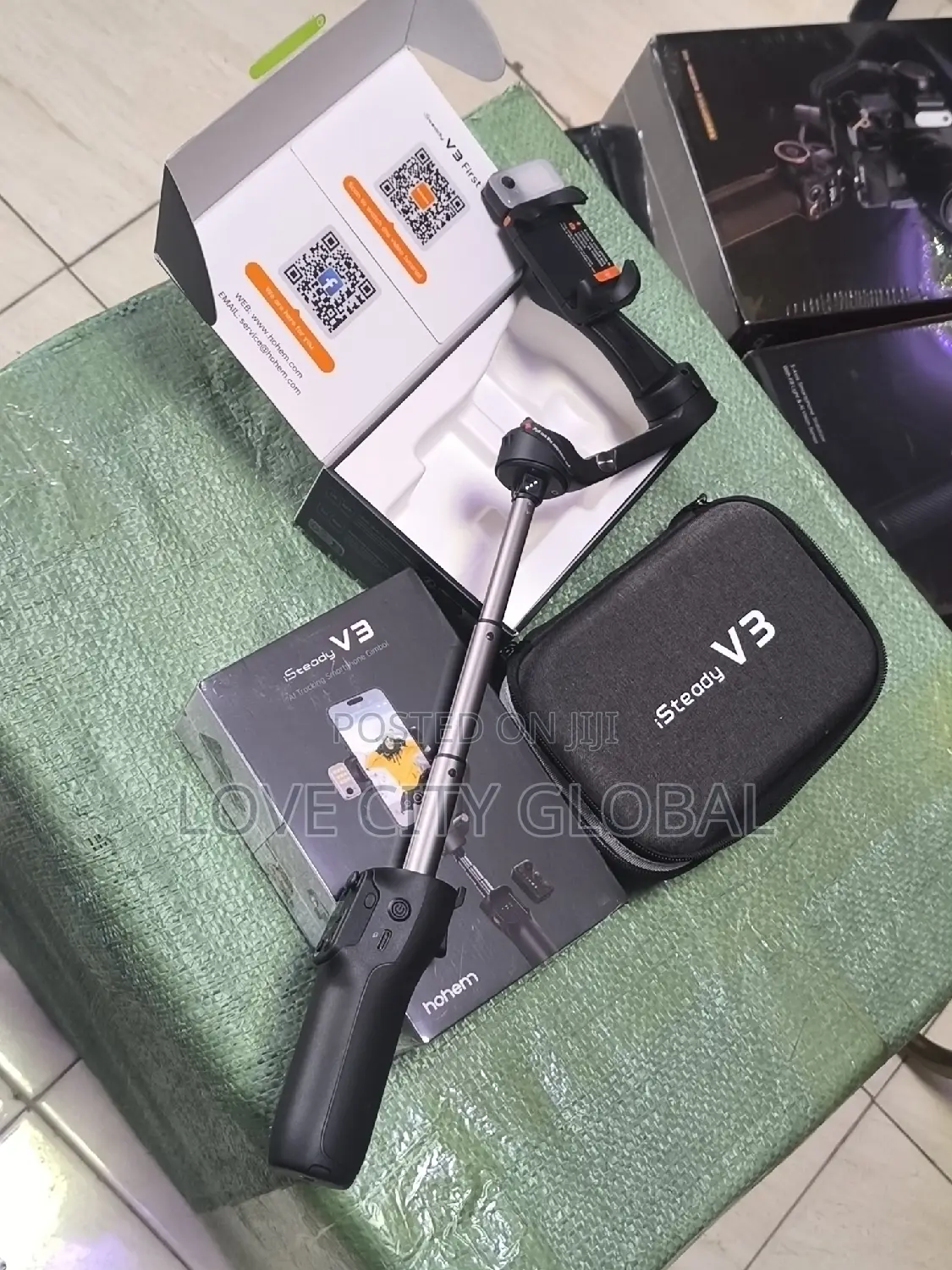 Hohem V3 Smart AI Face Track 3-Axis Gimbal, Light,Tripod Bag