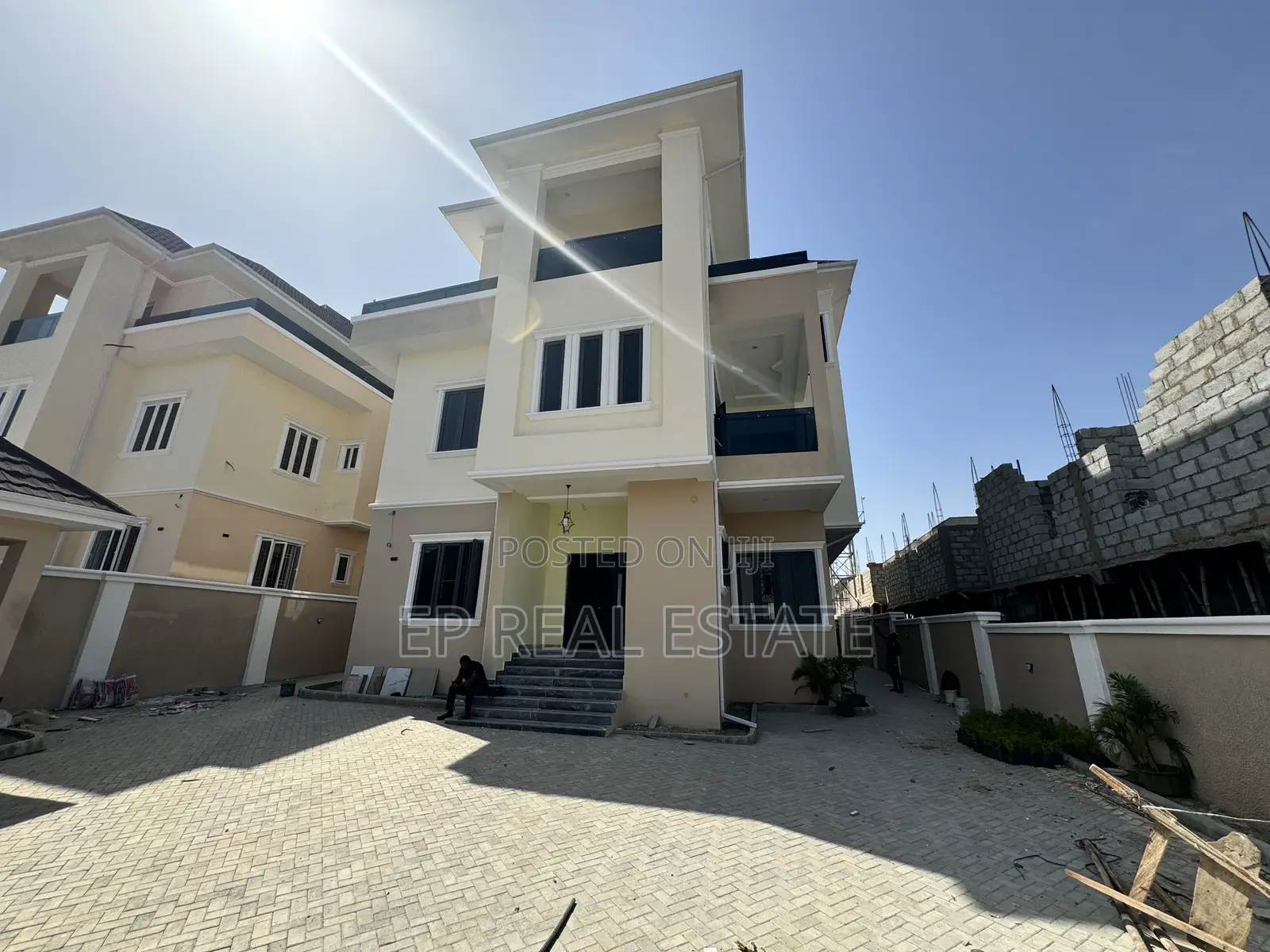7bdrm Duplex in Guzape for sale