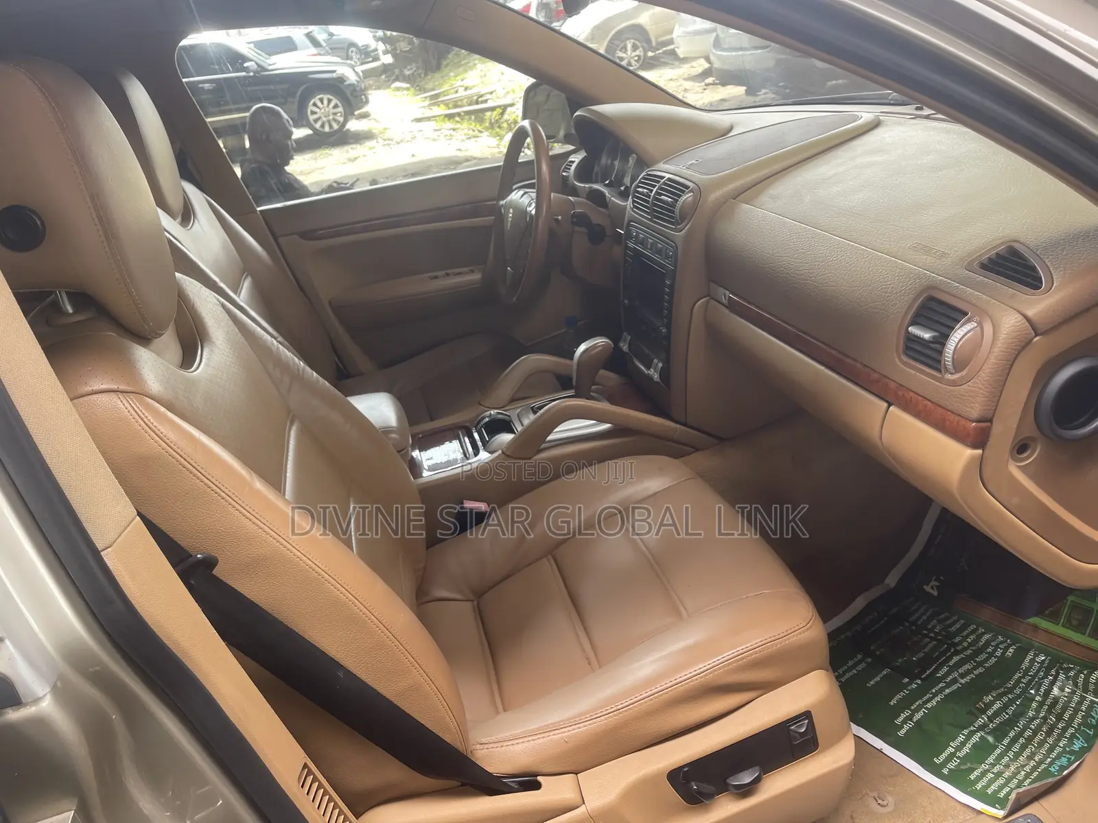 Porsche Cayenne 2010 Gold
