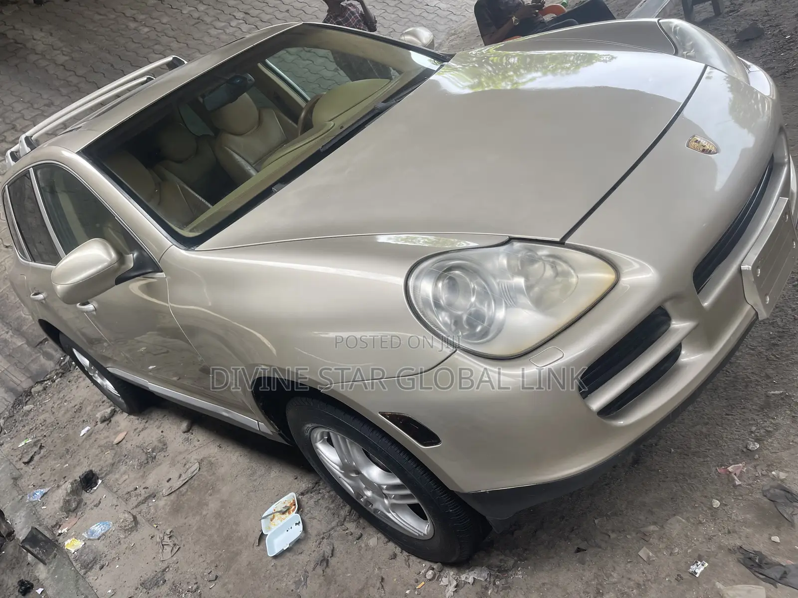 Porsche Cayenne 2010 Gold
