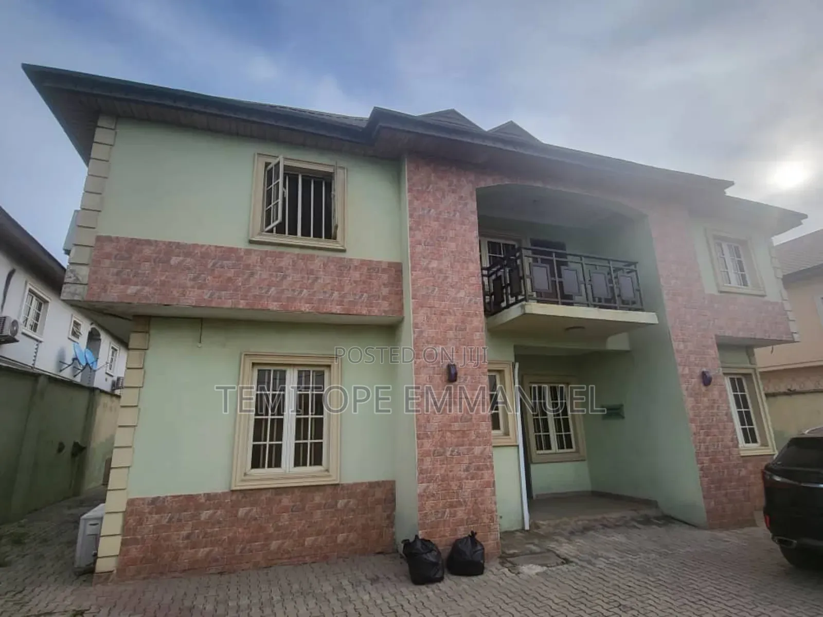 Furnished 10bdrm Duplex in Magodo Phase 1 for sale