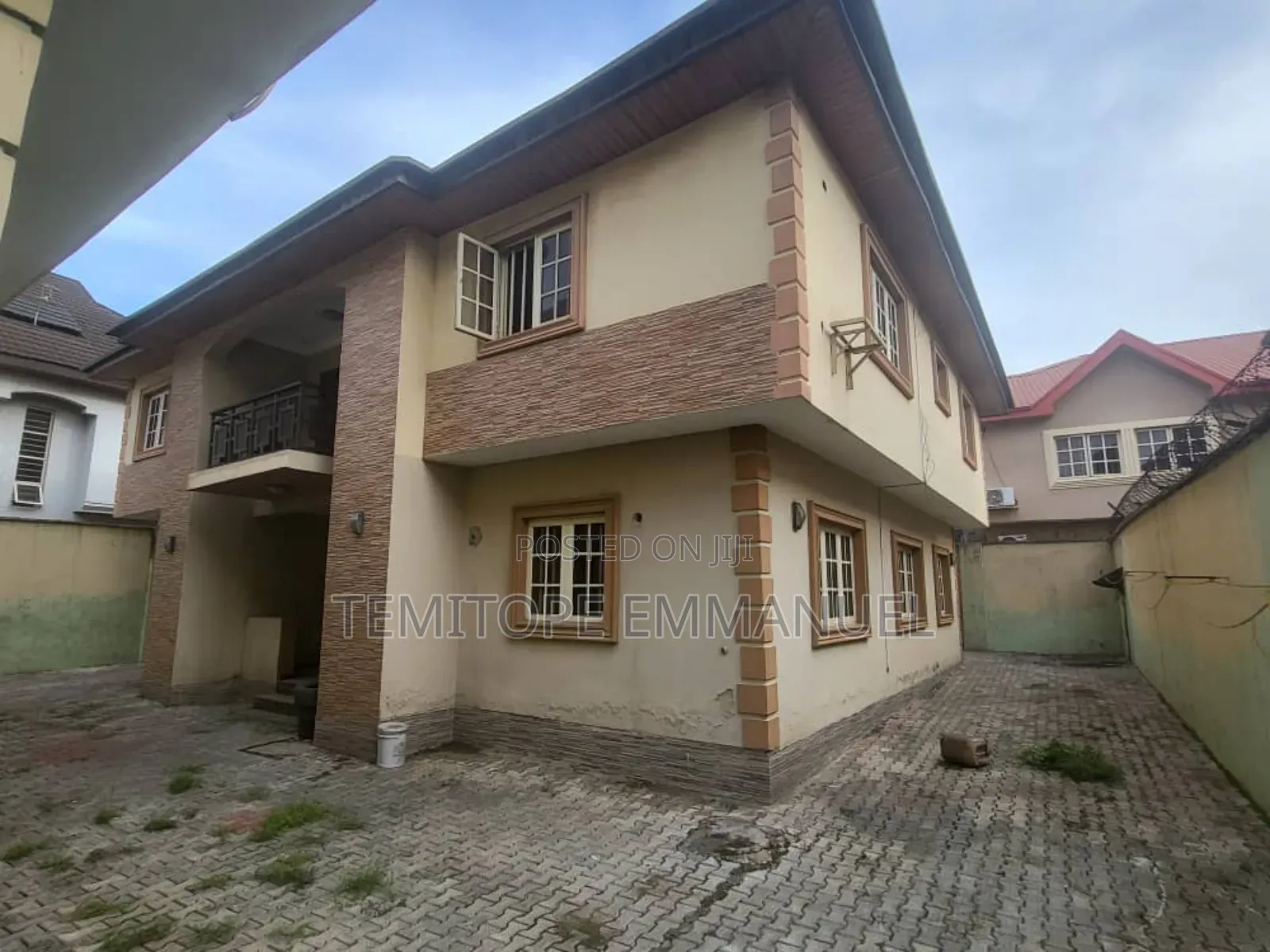 Furnished 10bdrm Duplex in Magodo Phase 1 for sale