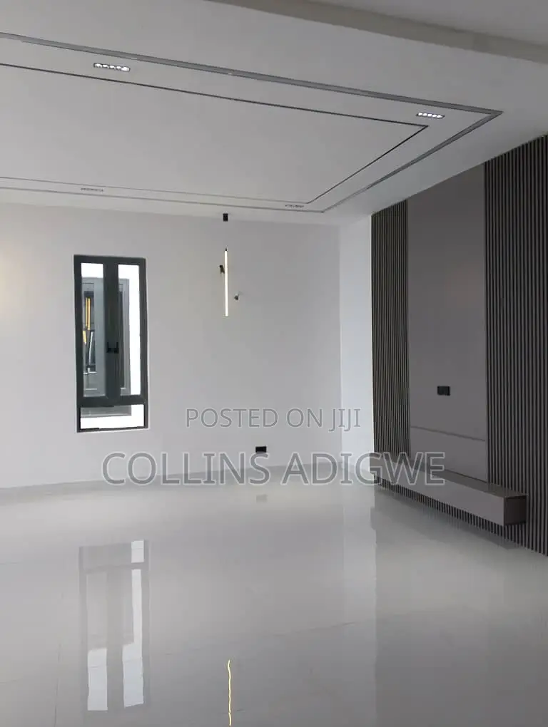 5bdrm Duplex in Flood Free Estate for sale