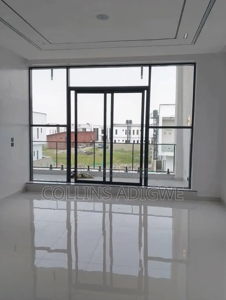 5bdrm Duplex in Flood Free Estate for sale