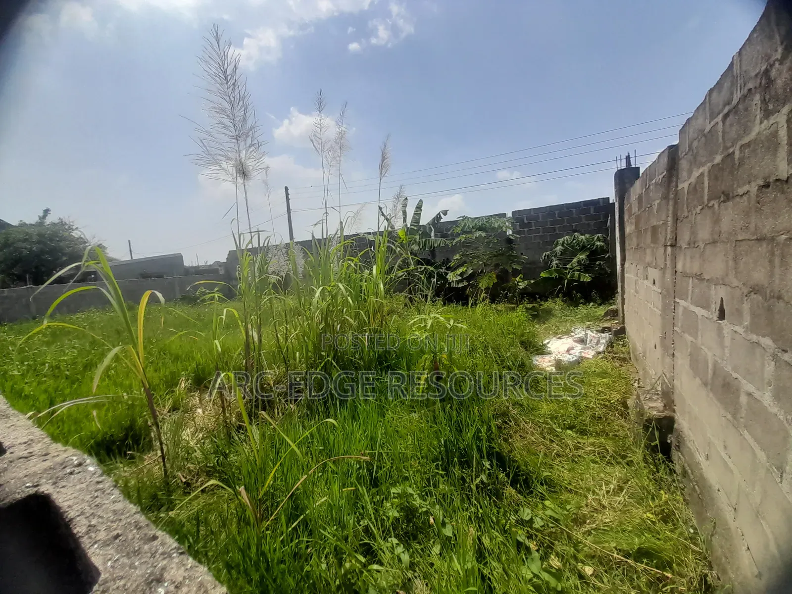 Dry Bareland Measuring 40ft by 75ft in Startimes Estate