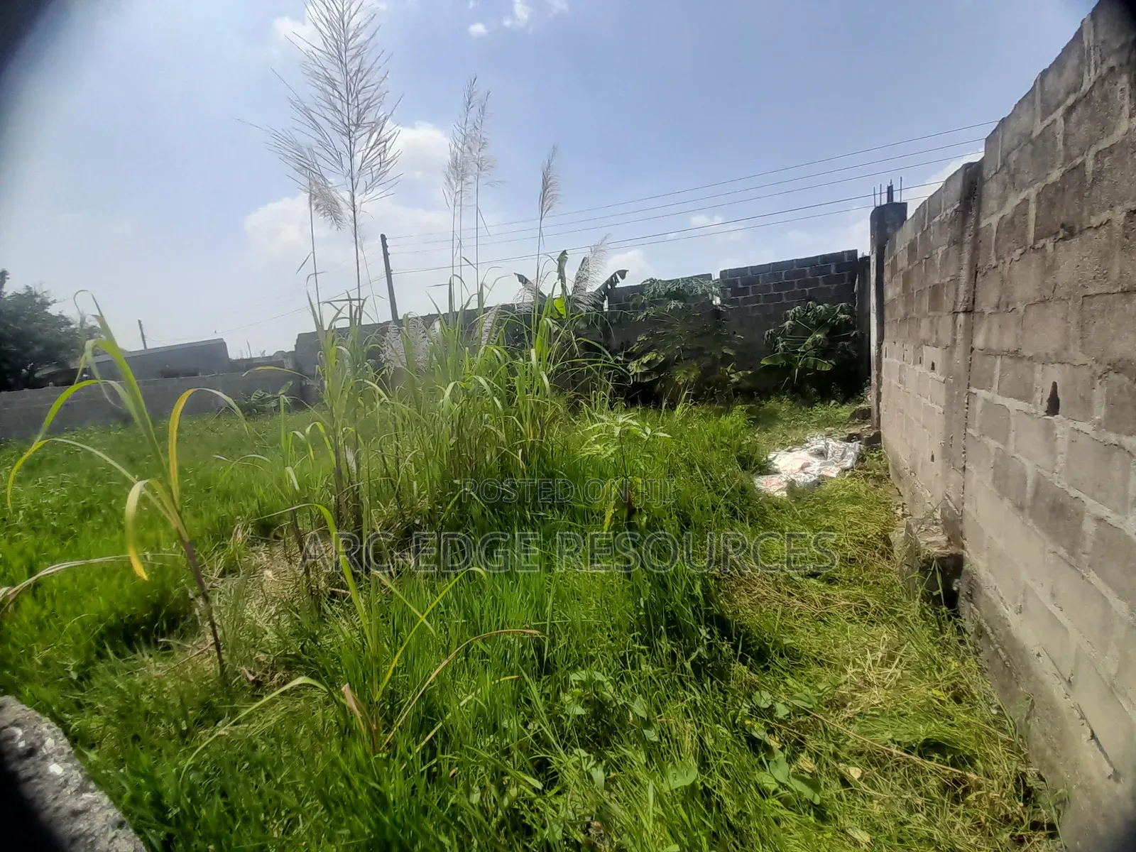 Dry Bareland Measuring 40ft by 75ft in Startimes Estate