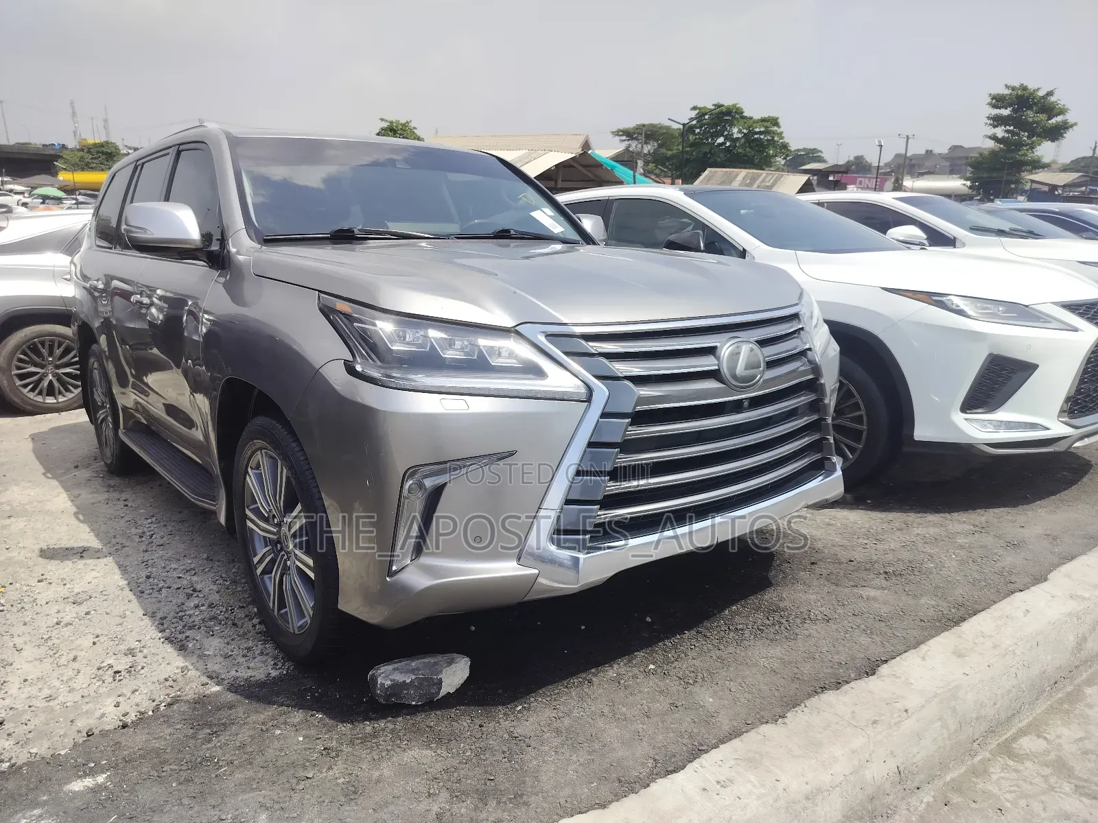 Lexus LX 570 (5 seats) AWD 2016 Silver