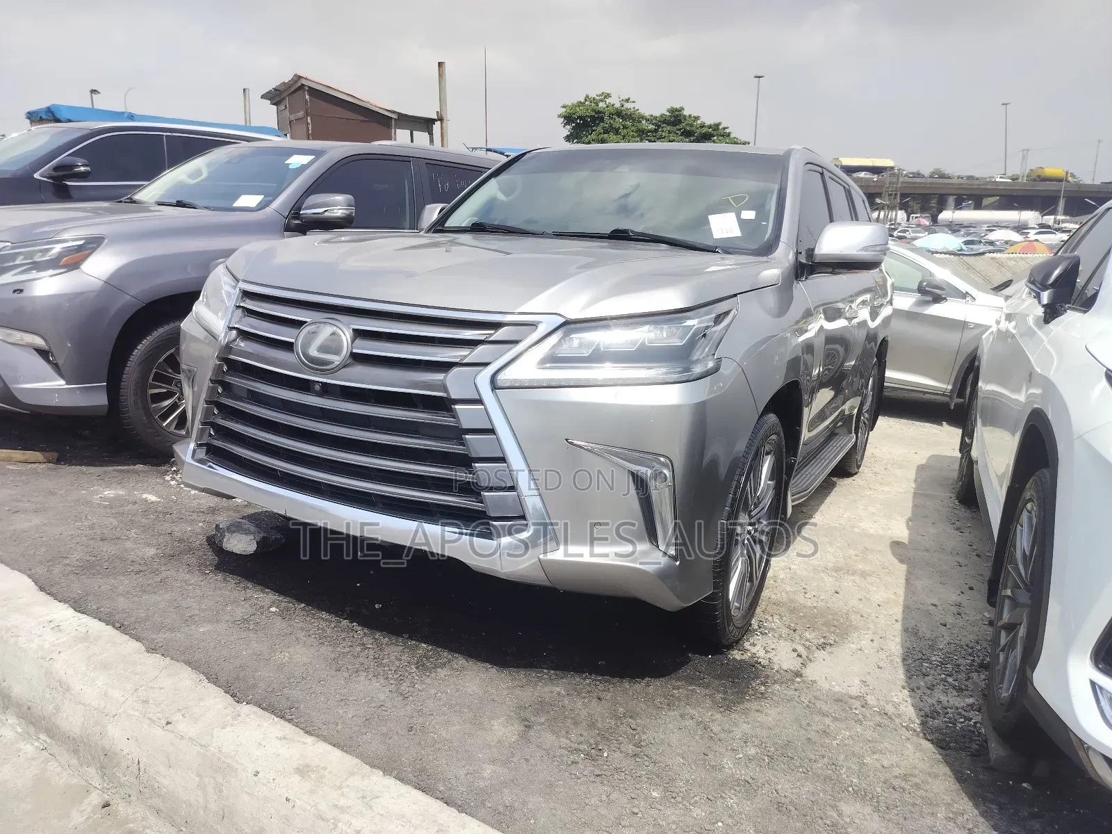 Lexus LX 570 (5 seats) AWD 2016 Silver