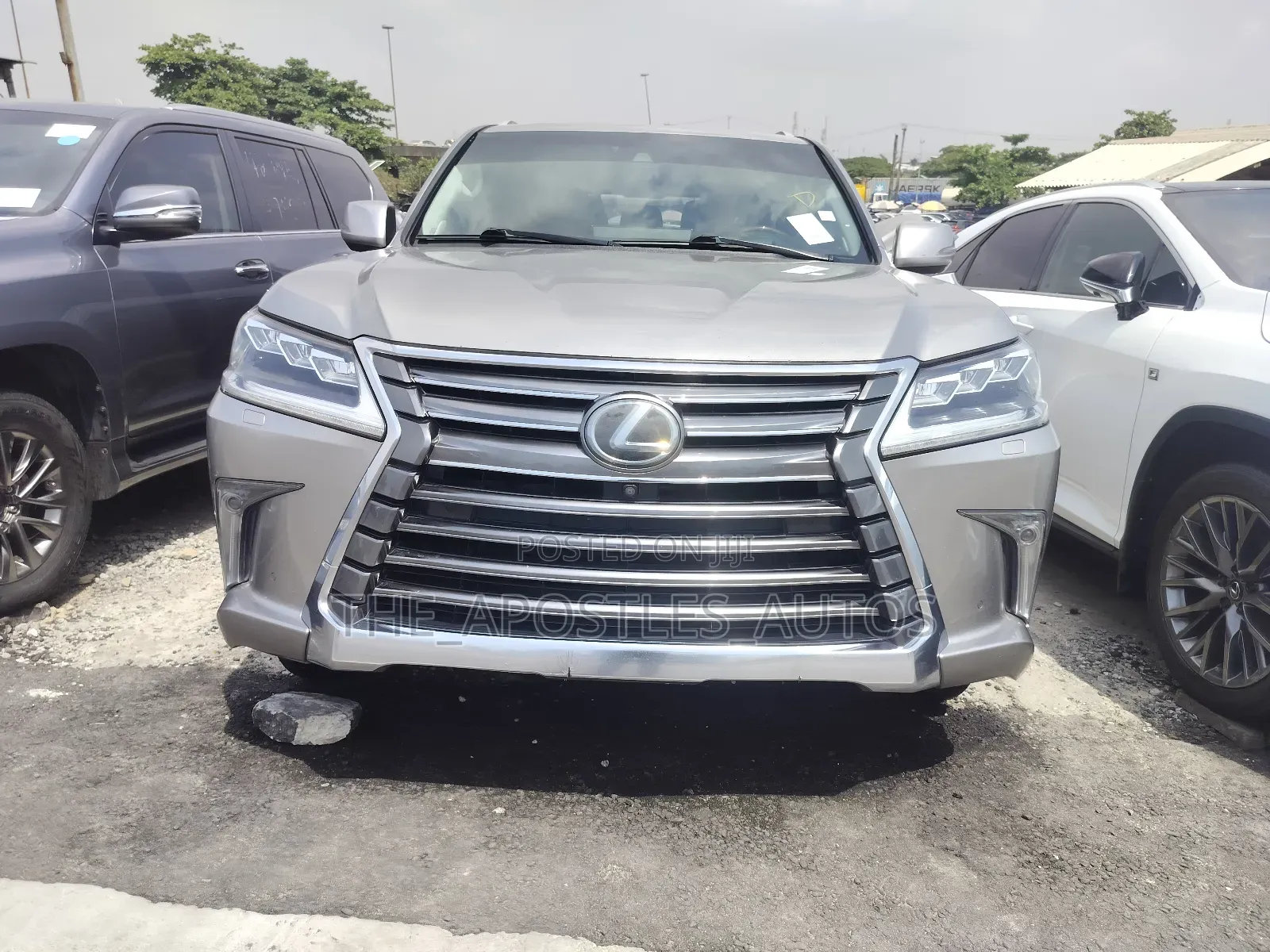 Lexus LX 570 (5 seats) AWD 2016 Silver