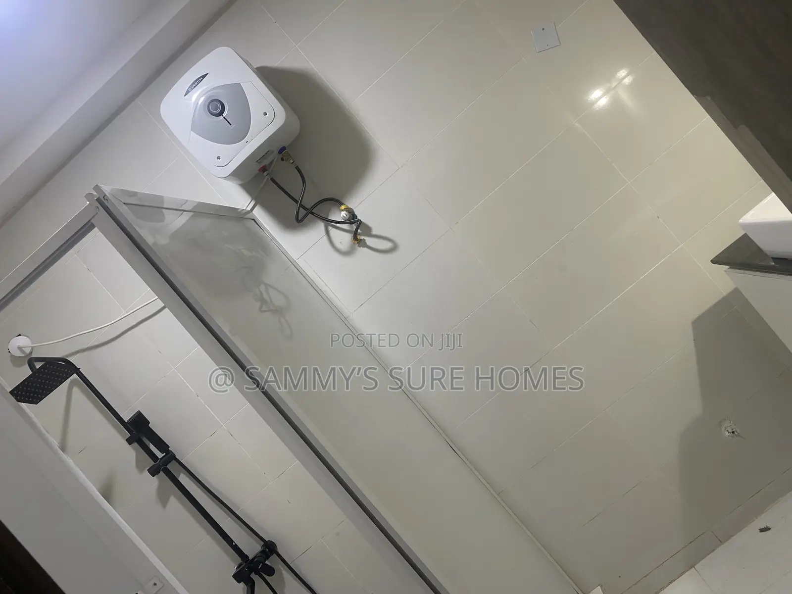 2bdrm Block of Flats in Paradise Estate, Life Camp for rent
