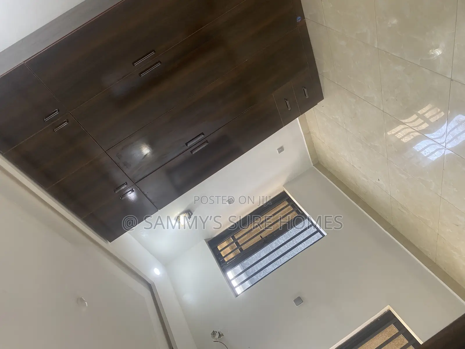 2bdrm Block of Flats in Paradise Estate, Life Camp for rent