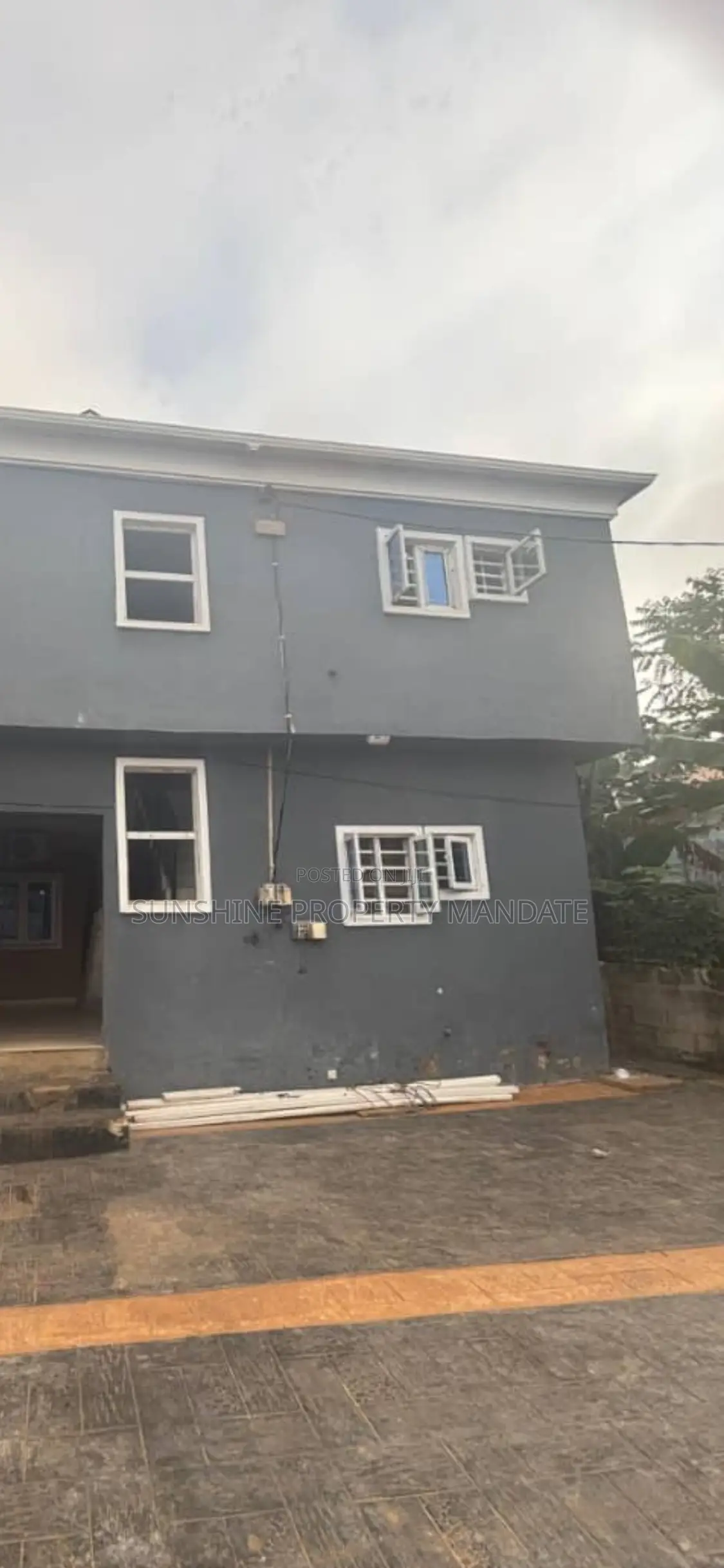 For SALE an Ultramodern 10 Rooms Located : FUTA South