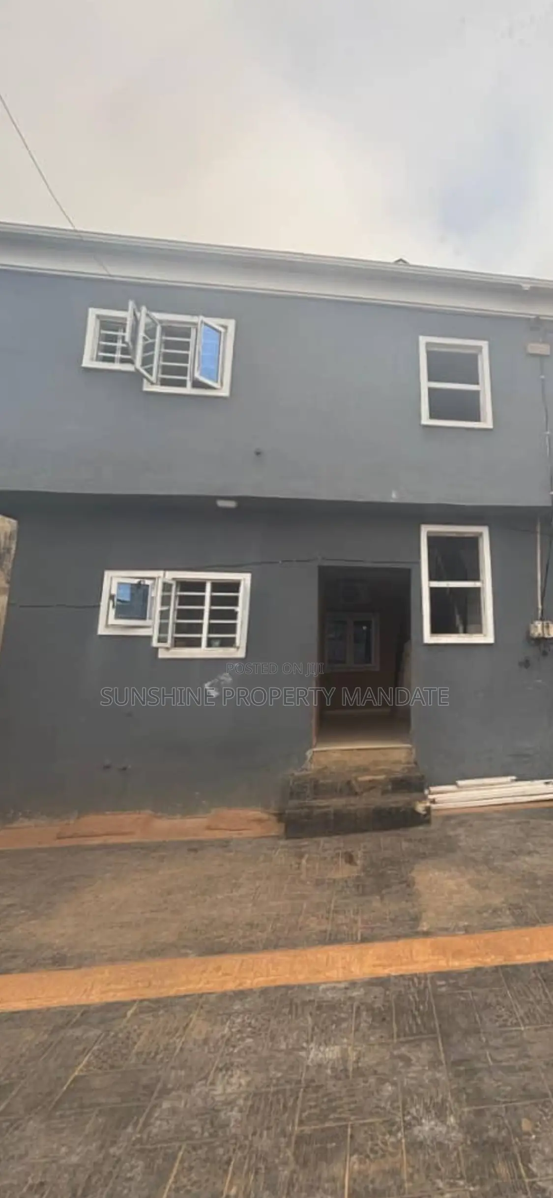 For SALE an Ultramodern 10 Rooms Located : FUTA South