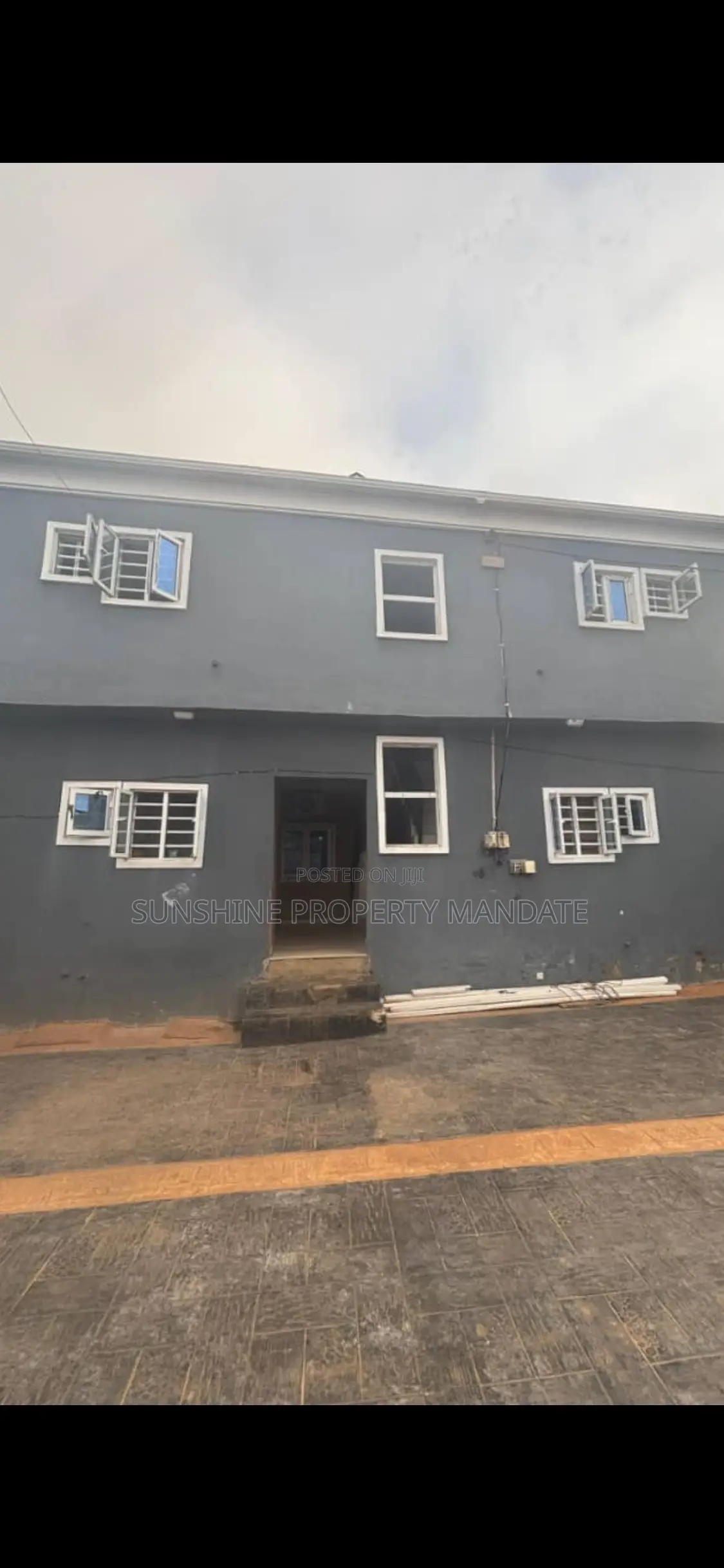 For SALE an Ultramodern 10 Rooms Located : FUTA South