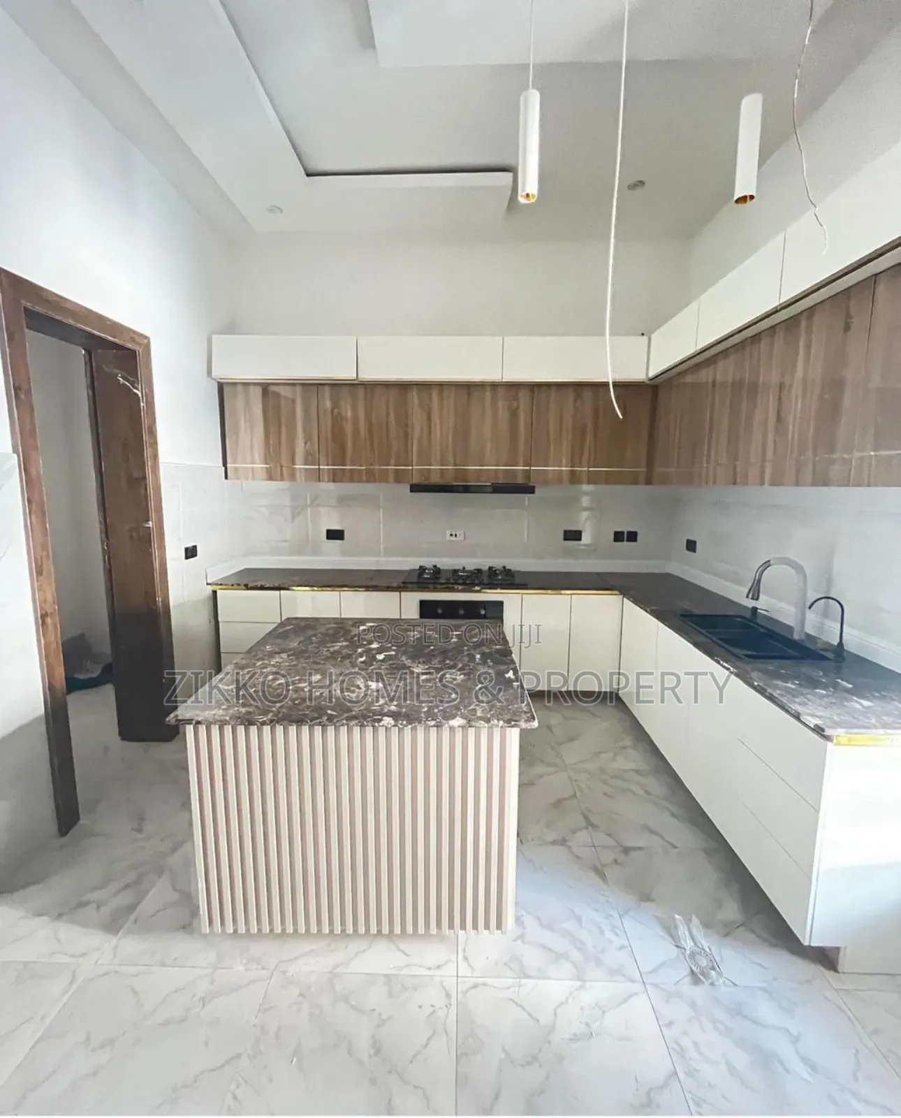 5bdrm Duplex in Osapa London, Lekki for sale