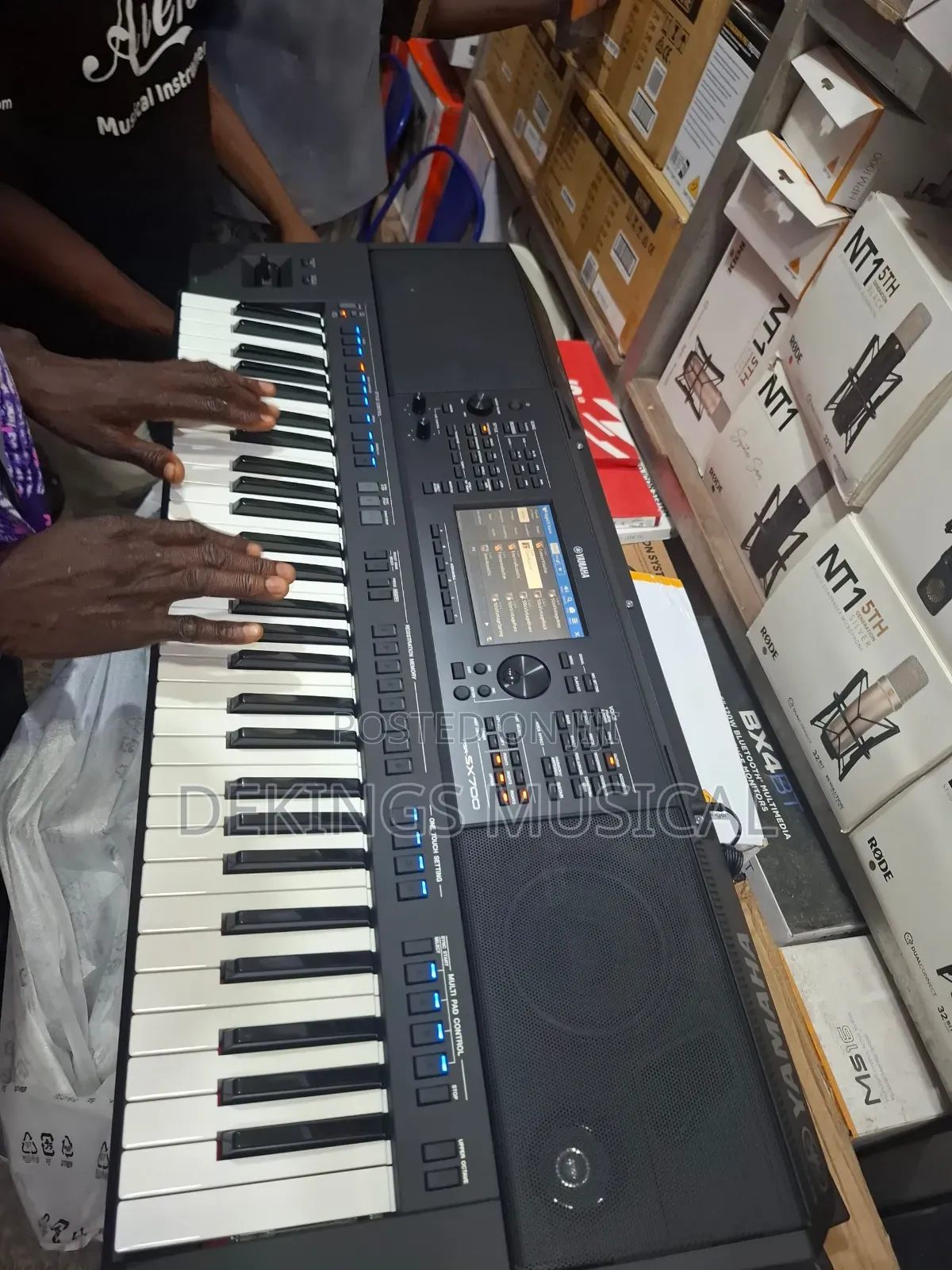 Yamaha PSR Sx720 Arranger Workstation Keyboard 61-Keys
