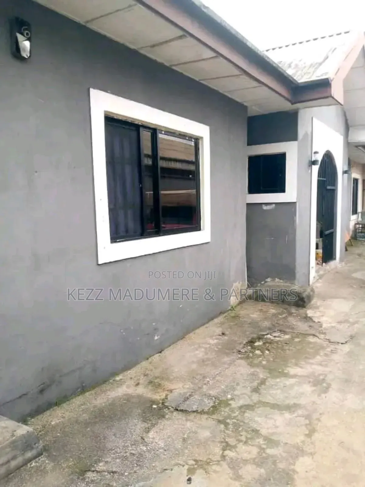 6bdrm Bungalow in Mgbeoba , Port for sale