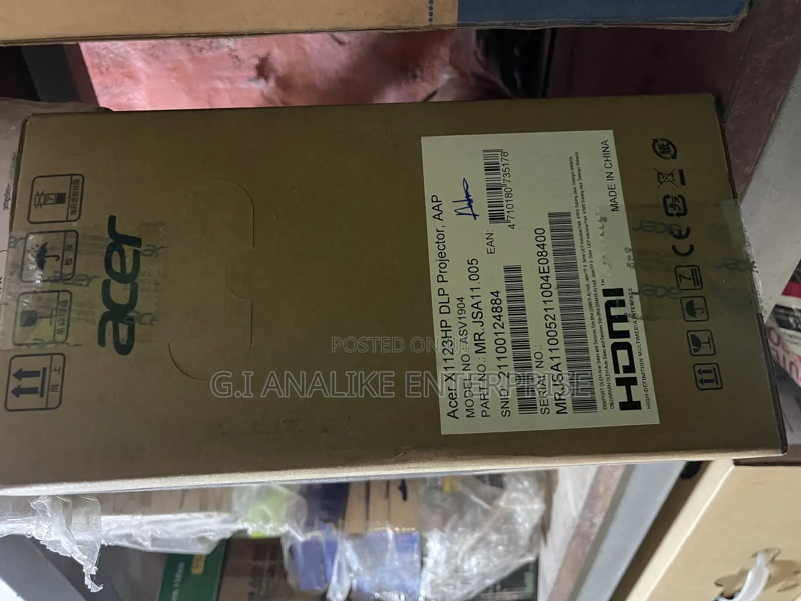 Acer 4000 Lumens: Acer X1123HP DLP SVGA Projector.