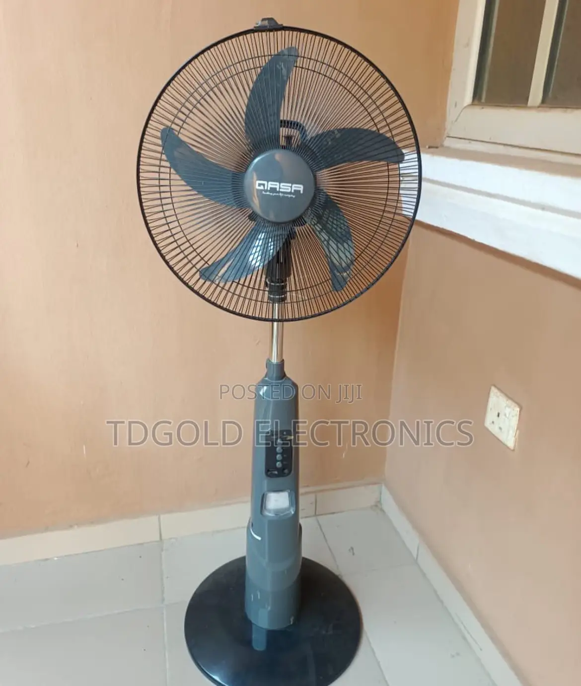 Qasa Rechable Standing Fan 18 Inchs