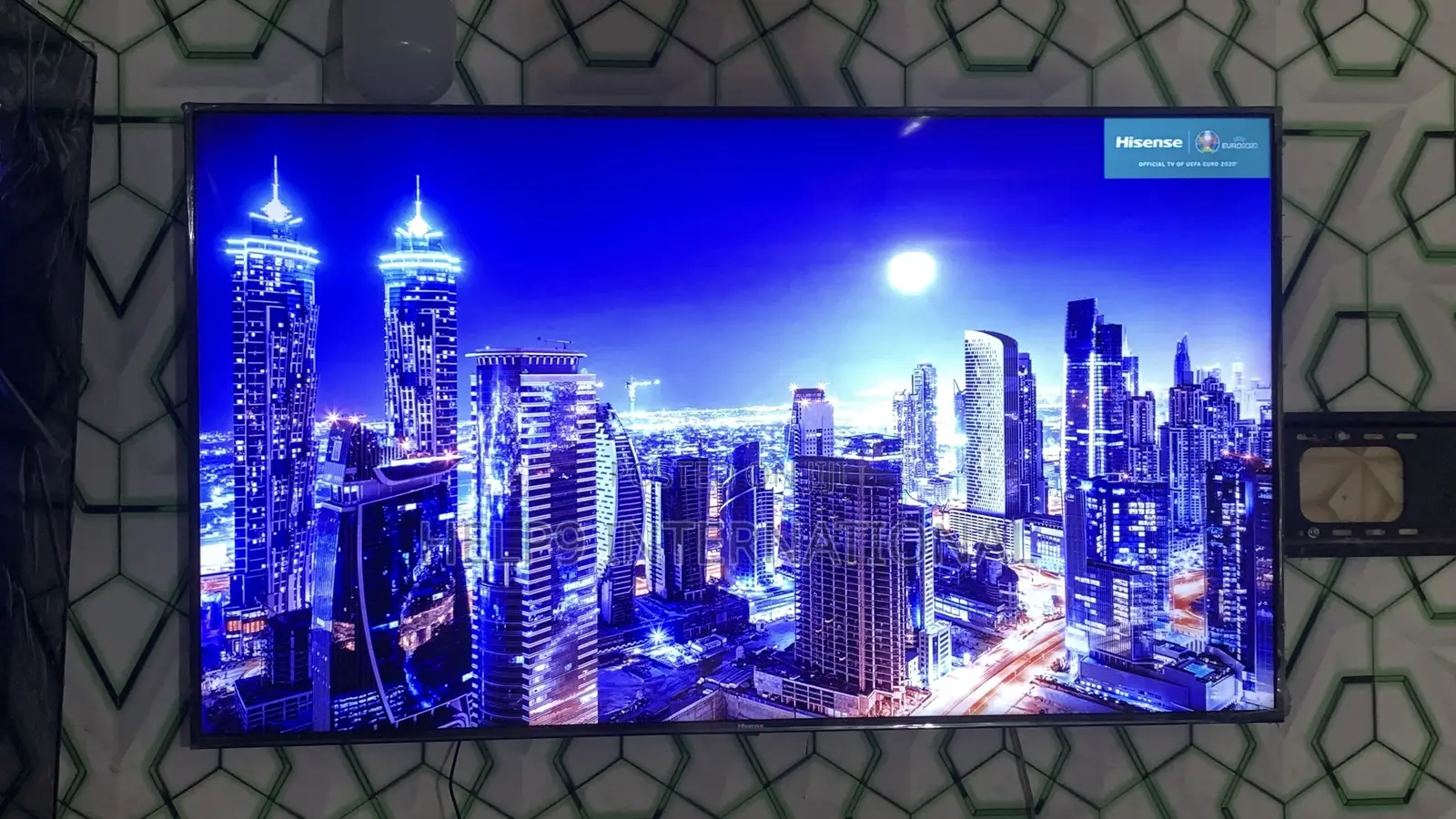 High-End 65” Hisense Ultra HD Smart TV With HDR Anyview