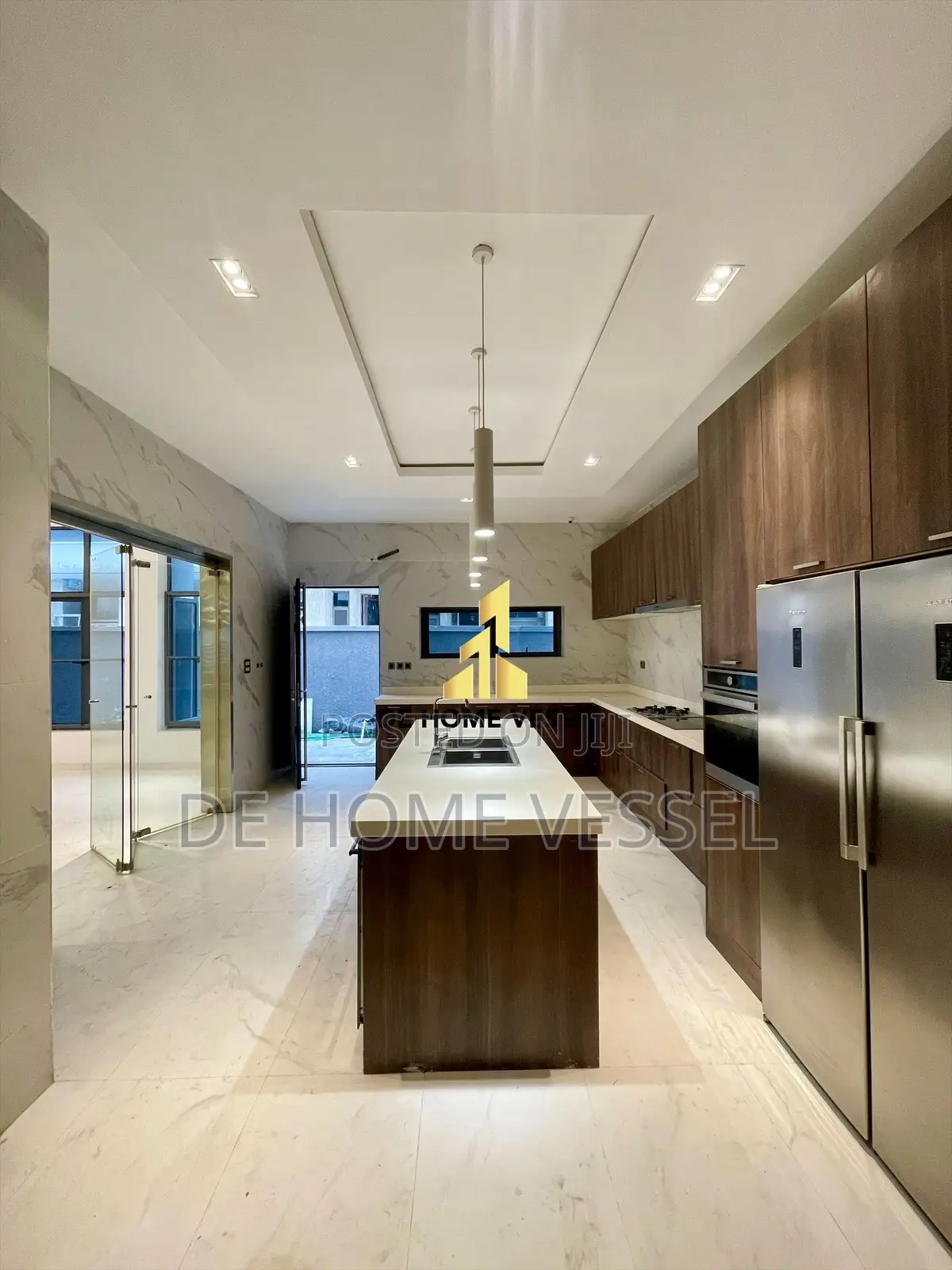 5bdrm Duplex in Osapa london for sale