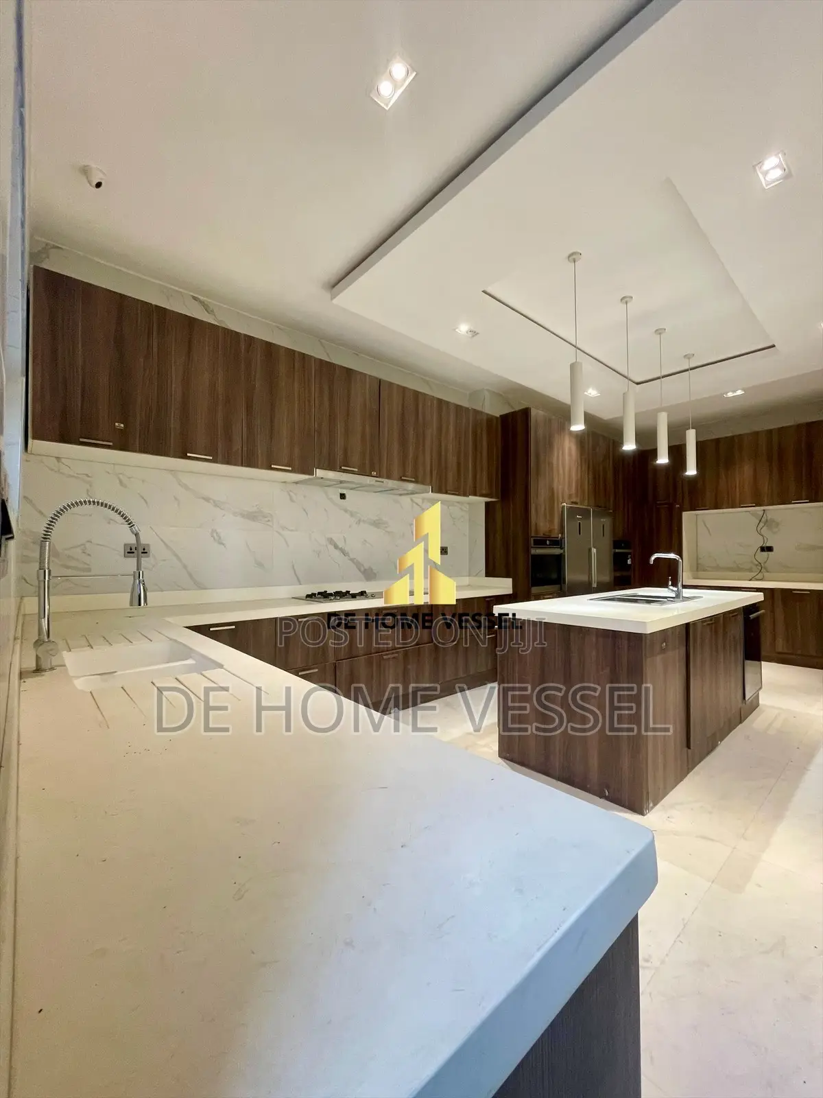 5bdrm Duplex in Osapa london for sale