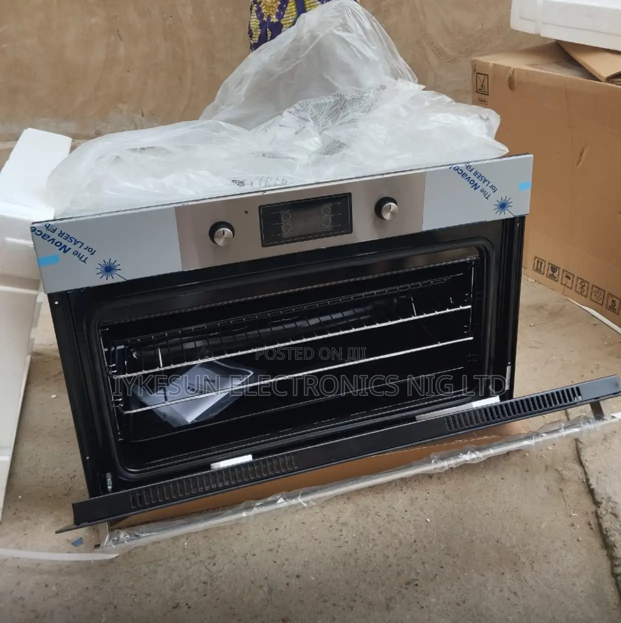 90cm BOSCH Electric Inbuilt Oven With Digital Display Etc.