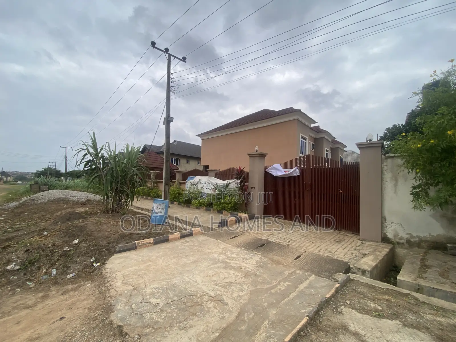 9bdrm Duplex in Akala Way, Akobo, for sale