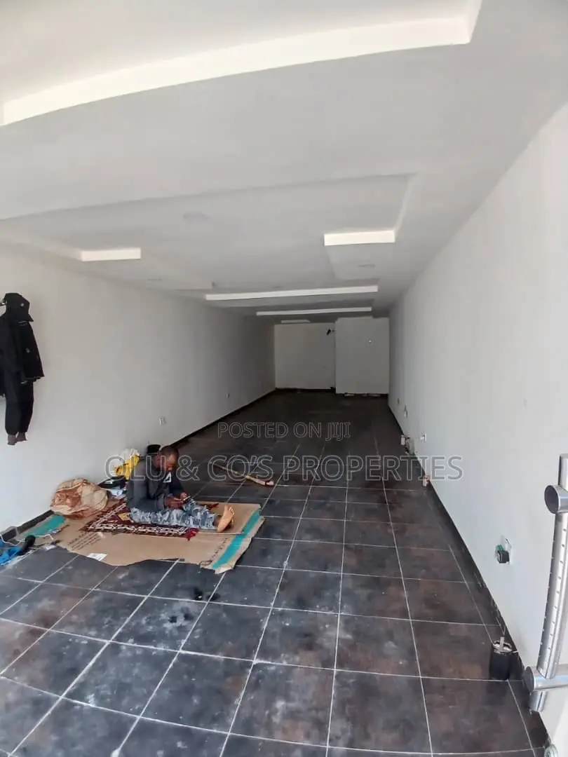 Spacious Shop/Office Space