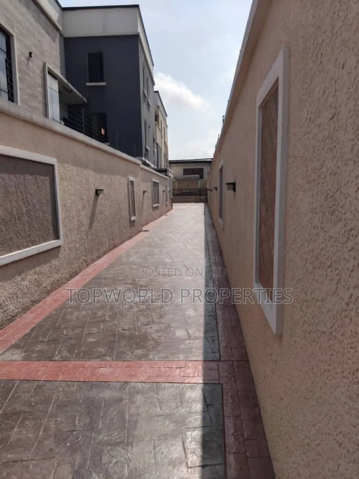 5bdrm Duplex in Mole Phase 1 for sale