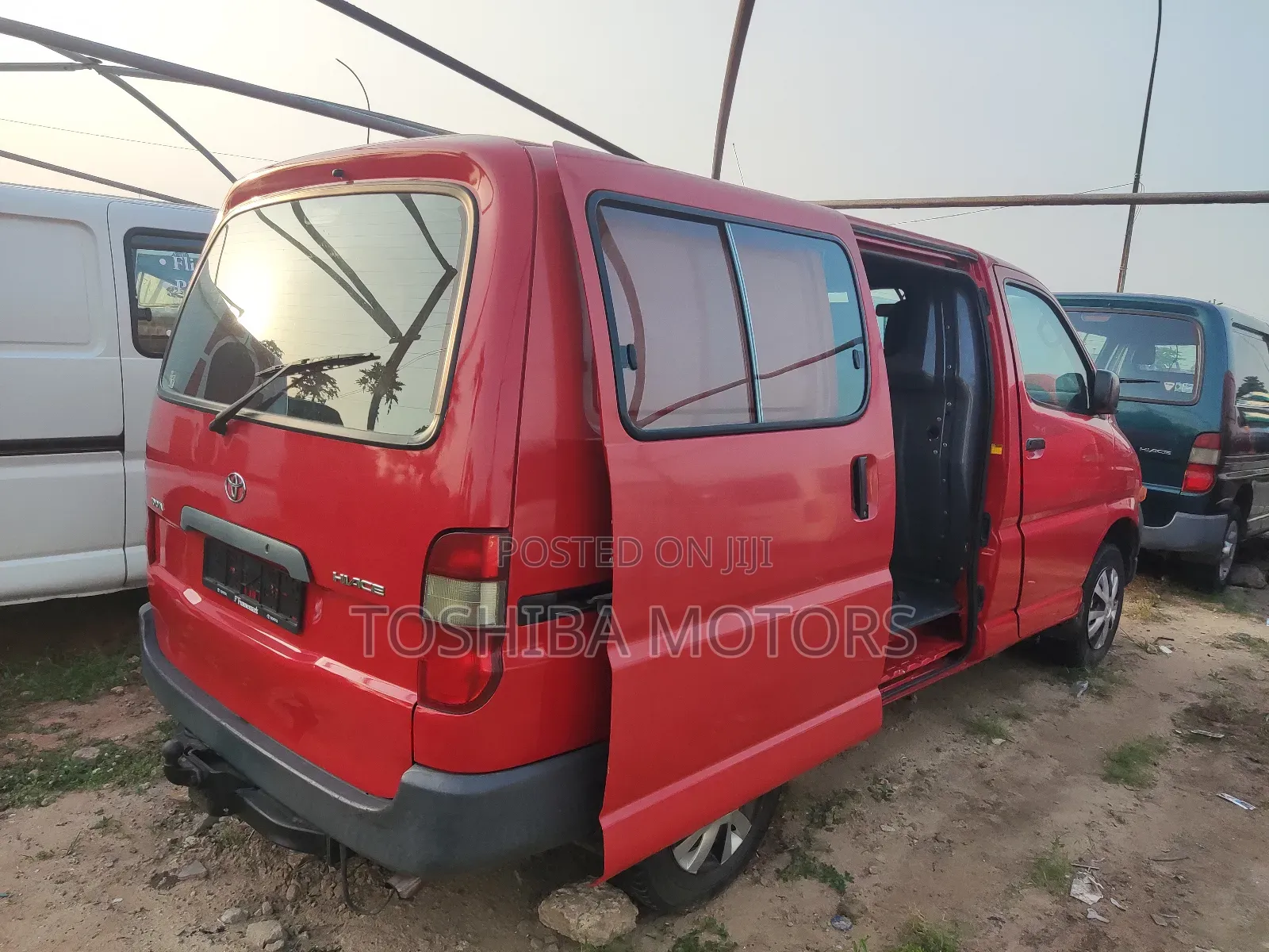 Toyota HiAce 2004 Red