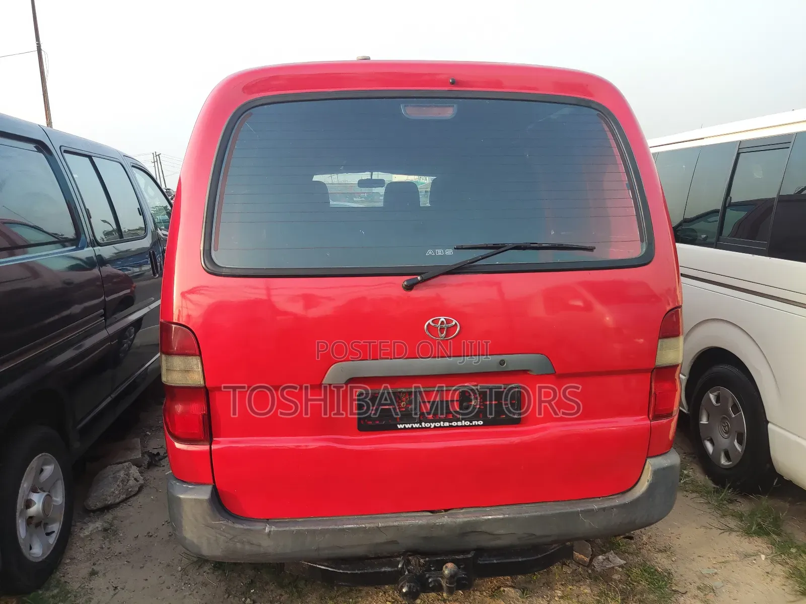Toyota HiAce 2003 Red